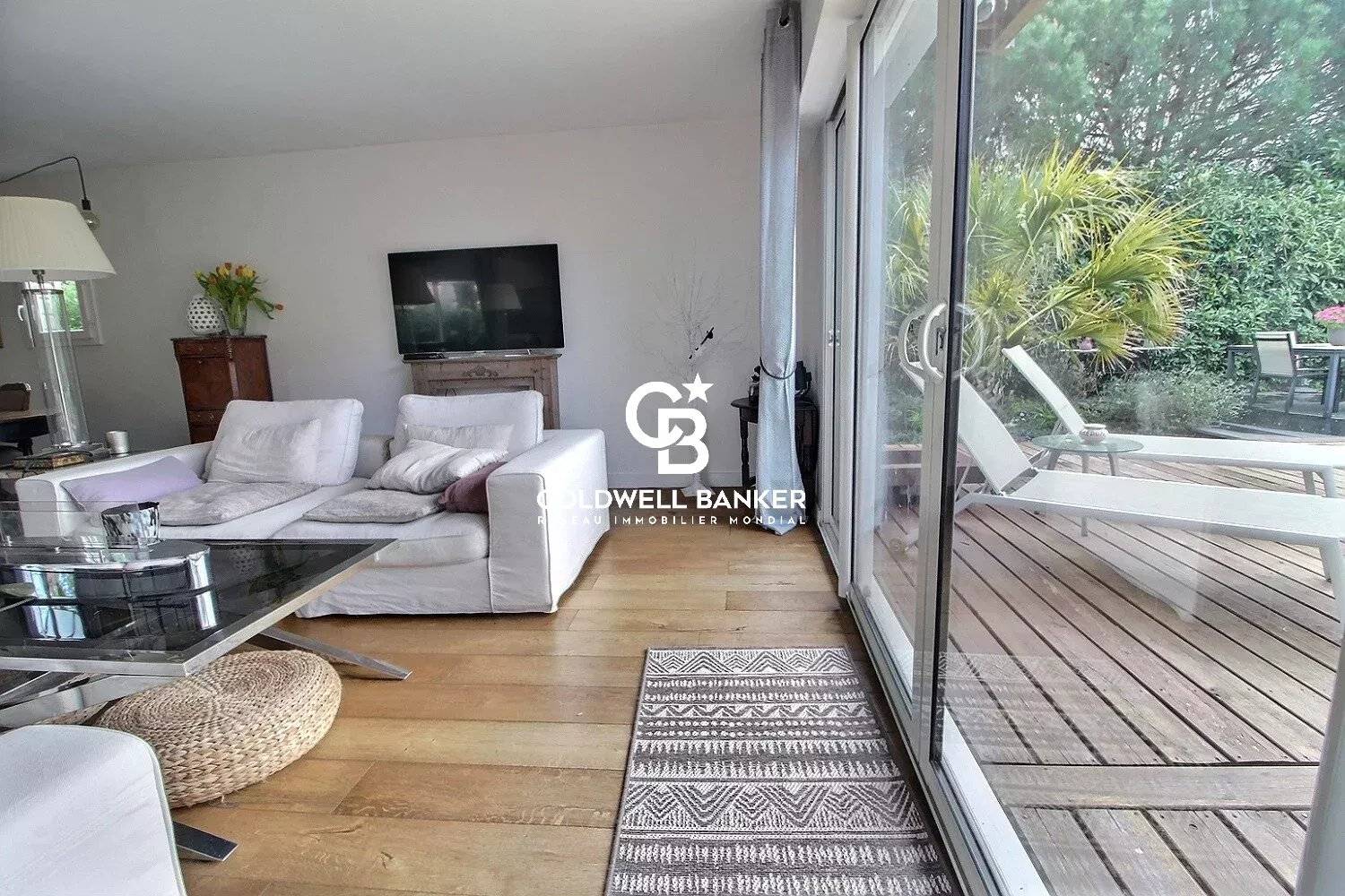 Maison contemporaine au calme à vendre Pessac : dépendance, piscine et vaste terrain