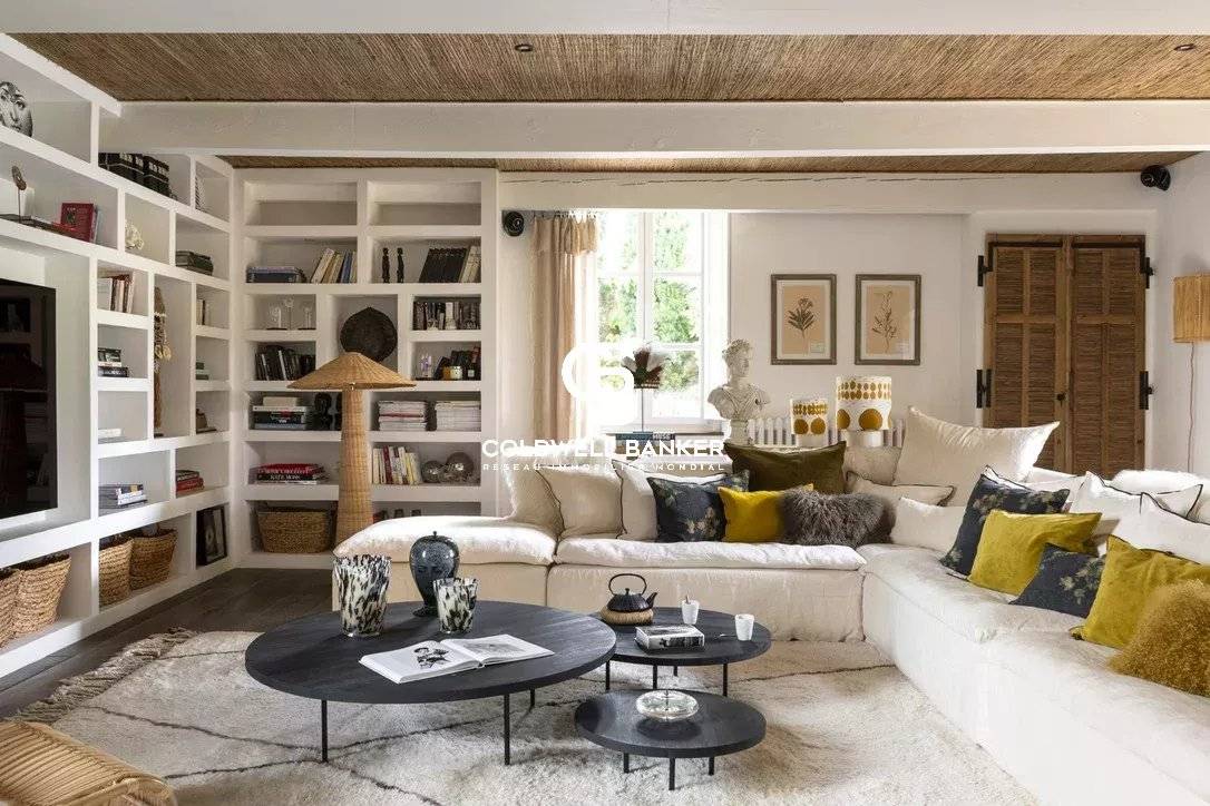 Maison rénovée de 300 m² à vendre à Eysines, proche Bordeaux : 4 chambres, jardin et piscine