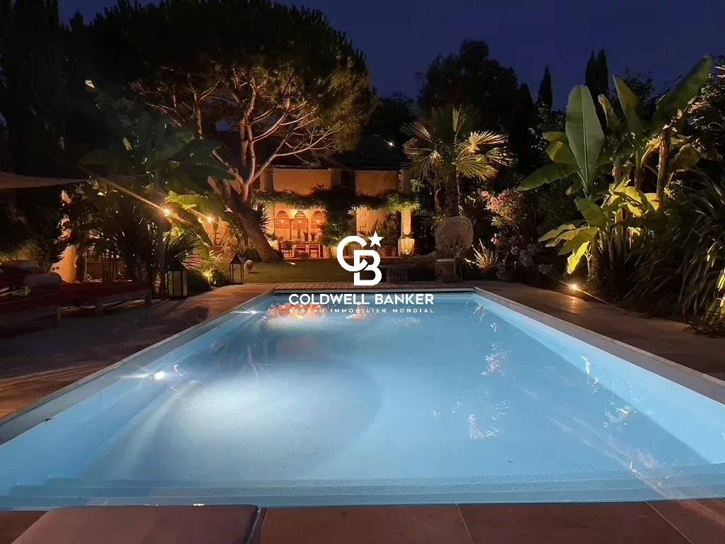 Maison rénovée de 300 m² à vendre à Eysines, proche Bordeaux : 4 chambres, jardin et piscine