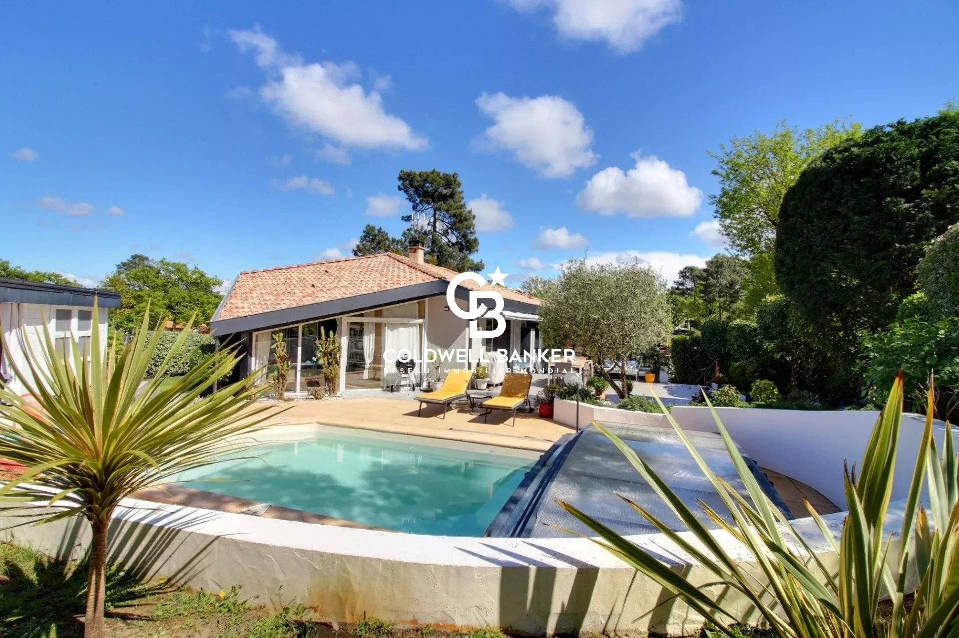 Maison à vendre à La Teste-de-Buch – familiale avec piscine, jacuzzi, studio indépendant et belles prestations