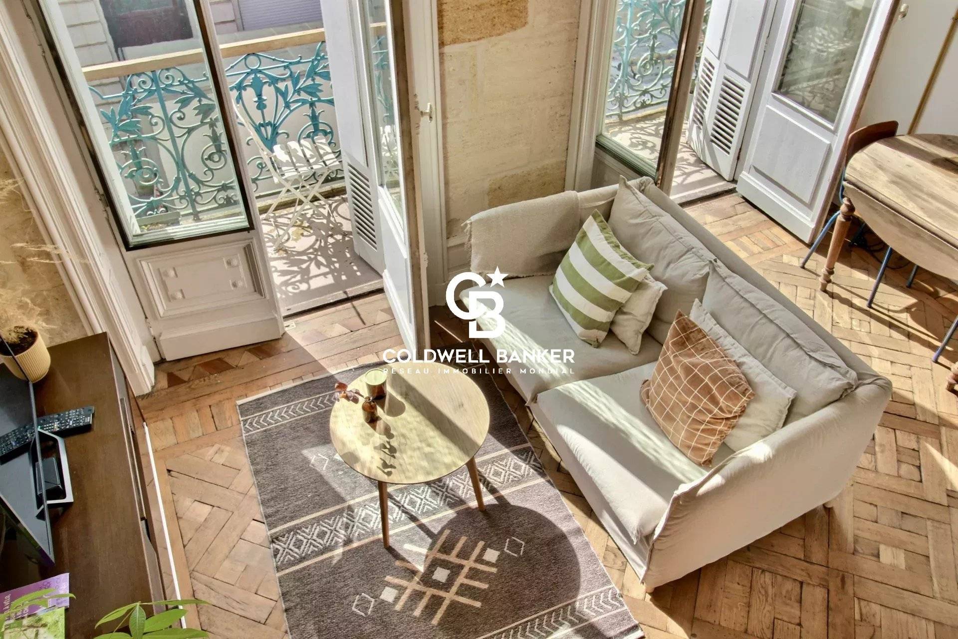 Studio à vendre Bordeaux Centre - charme de l’ancien, balcon filant et mezzanine