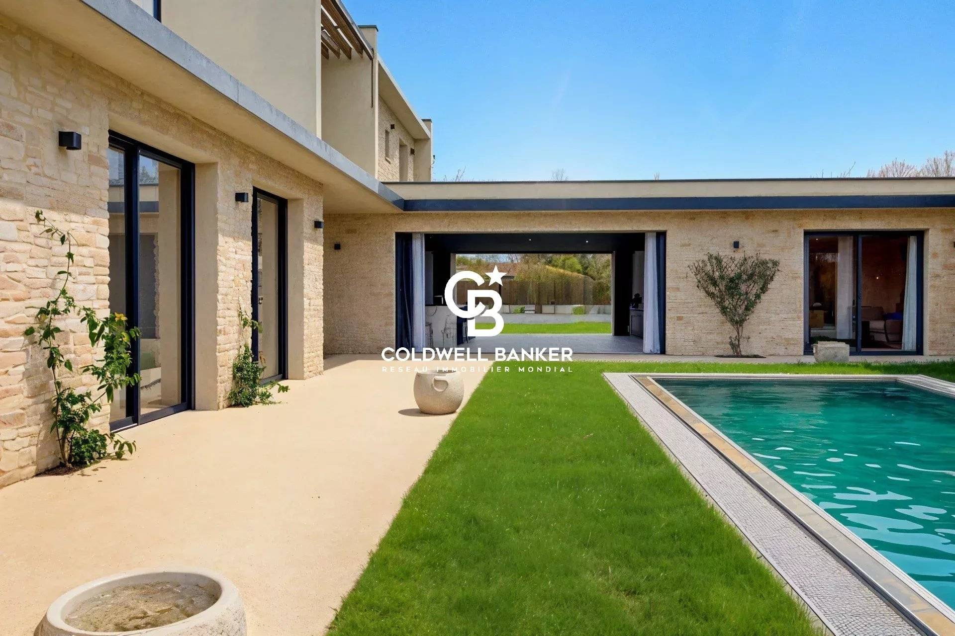 Maison à vendre à La Brède – villa d’architecte neuve avec piscine et grands volumes lumineux