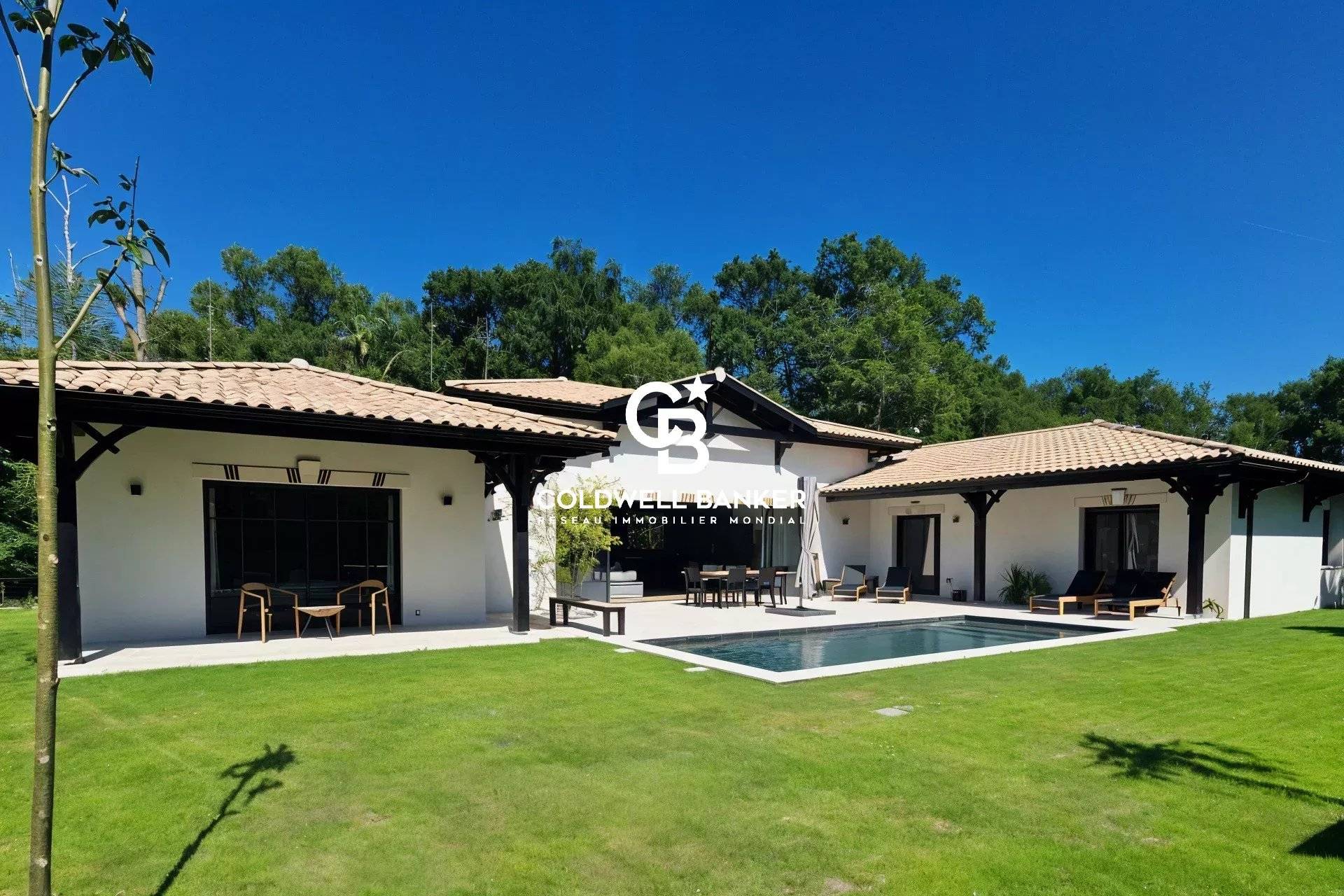 Maison à vendre Camblanes-et-Meynac - Proche Bordeaux : prestations haut de gamme, piscine, garage