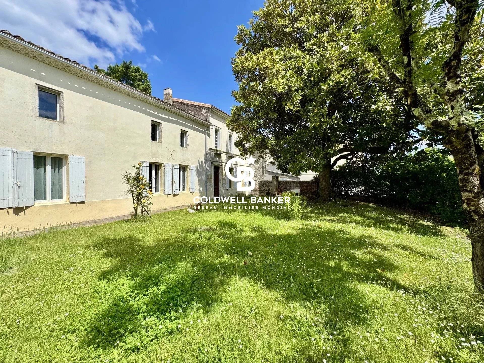Maison à vendre à 1h de Bordeaux - Maison de Maître 310 m², piscine, dépendance et potentiel locatif  à 10 minutes de Blaye