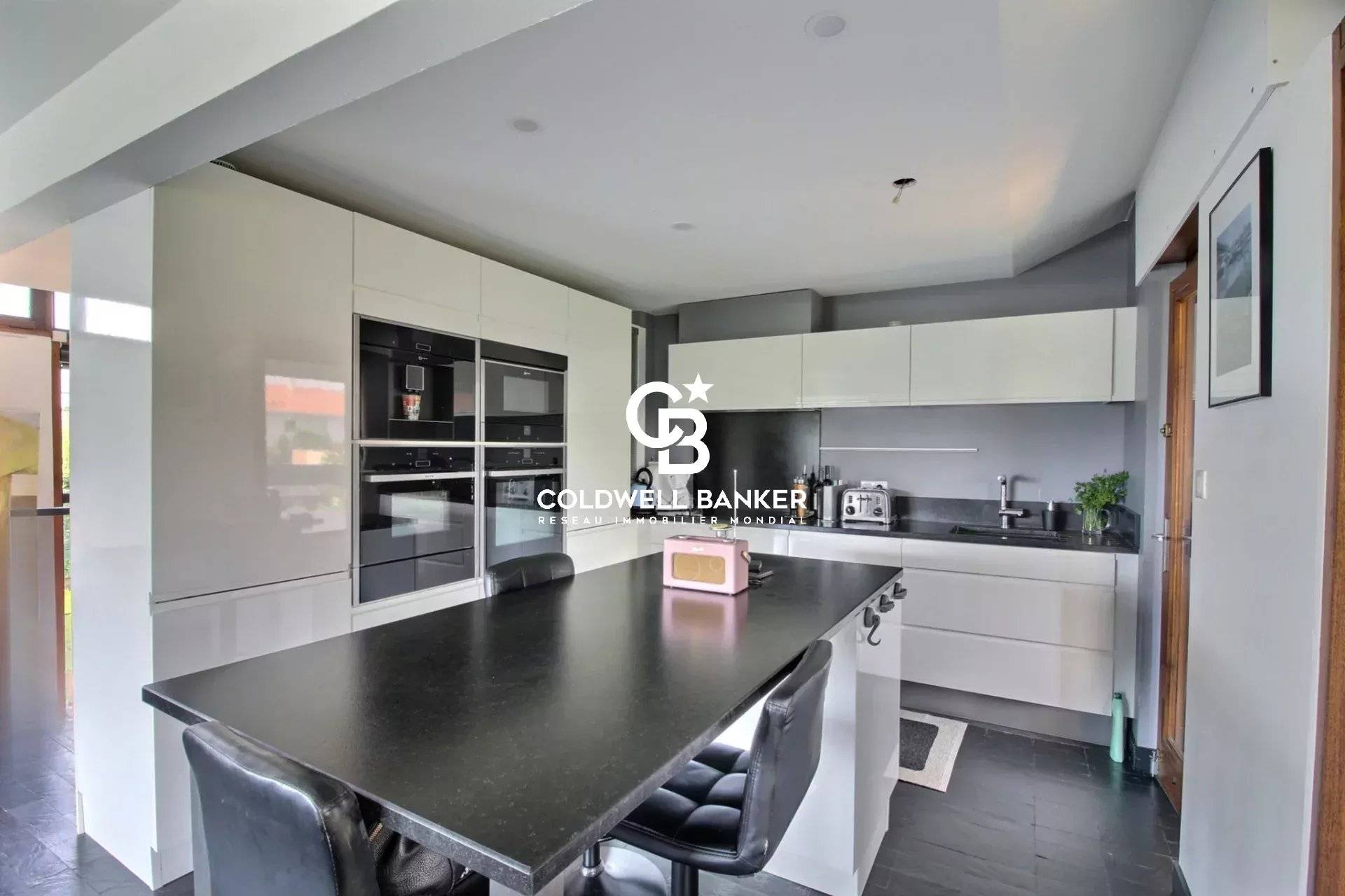 Maison à vendre à Pessac – 4 chambres, bureau indépendant, jardin et garage