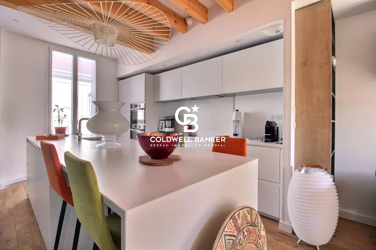 Maison à vendre à Bordeaux - rénovée par architecte, 2 chambres, bureau et extérieur avec spa