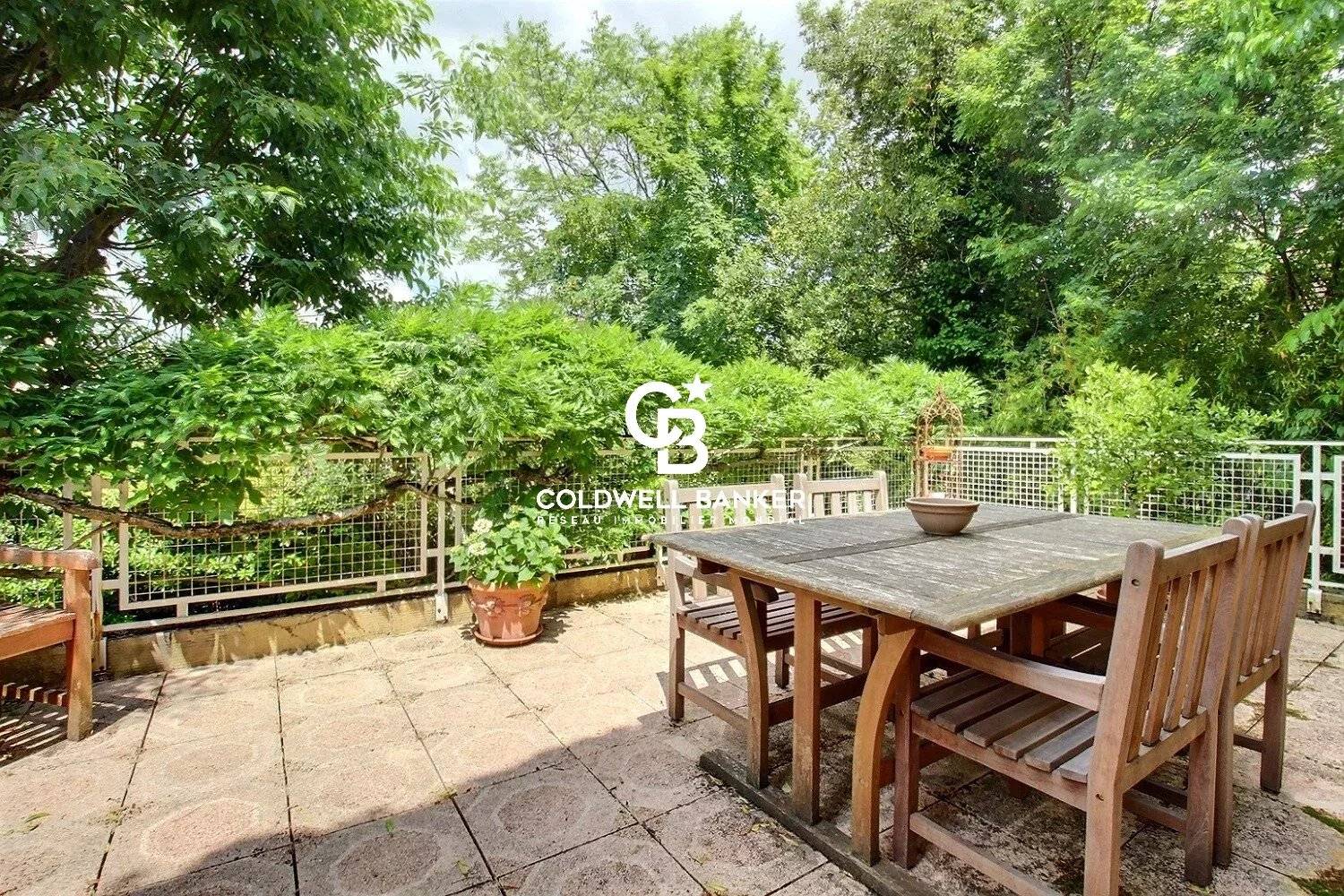 Maison à vendre à Talence - 5 chambres, toit-terrasse, jardin piscinable et espace indépendant