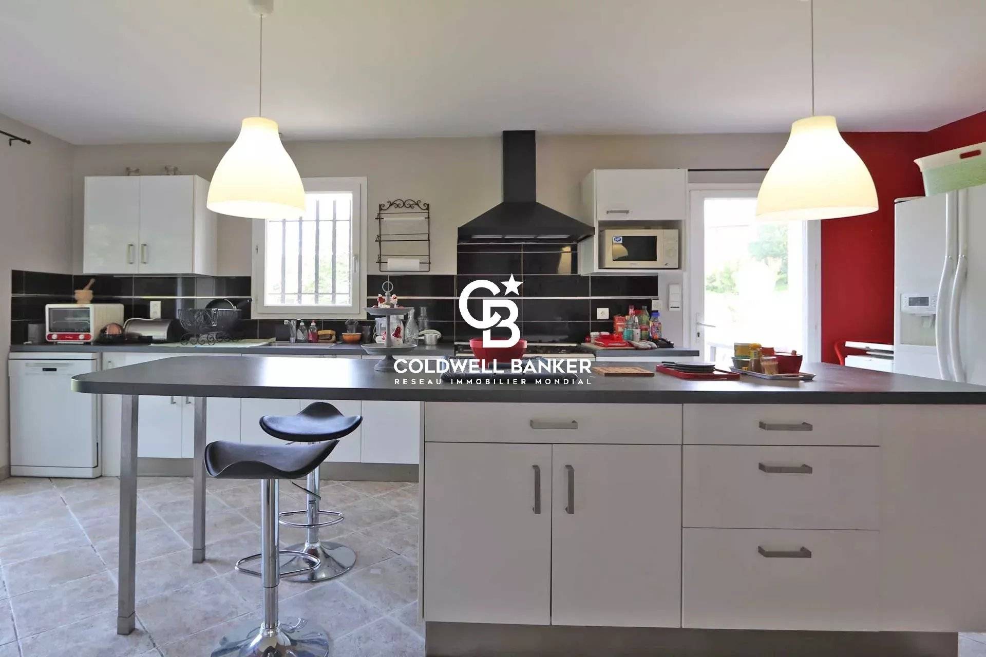 Ancienne ferme à vendre en Dordogne – Longère rénovée avec piscine et dépendances