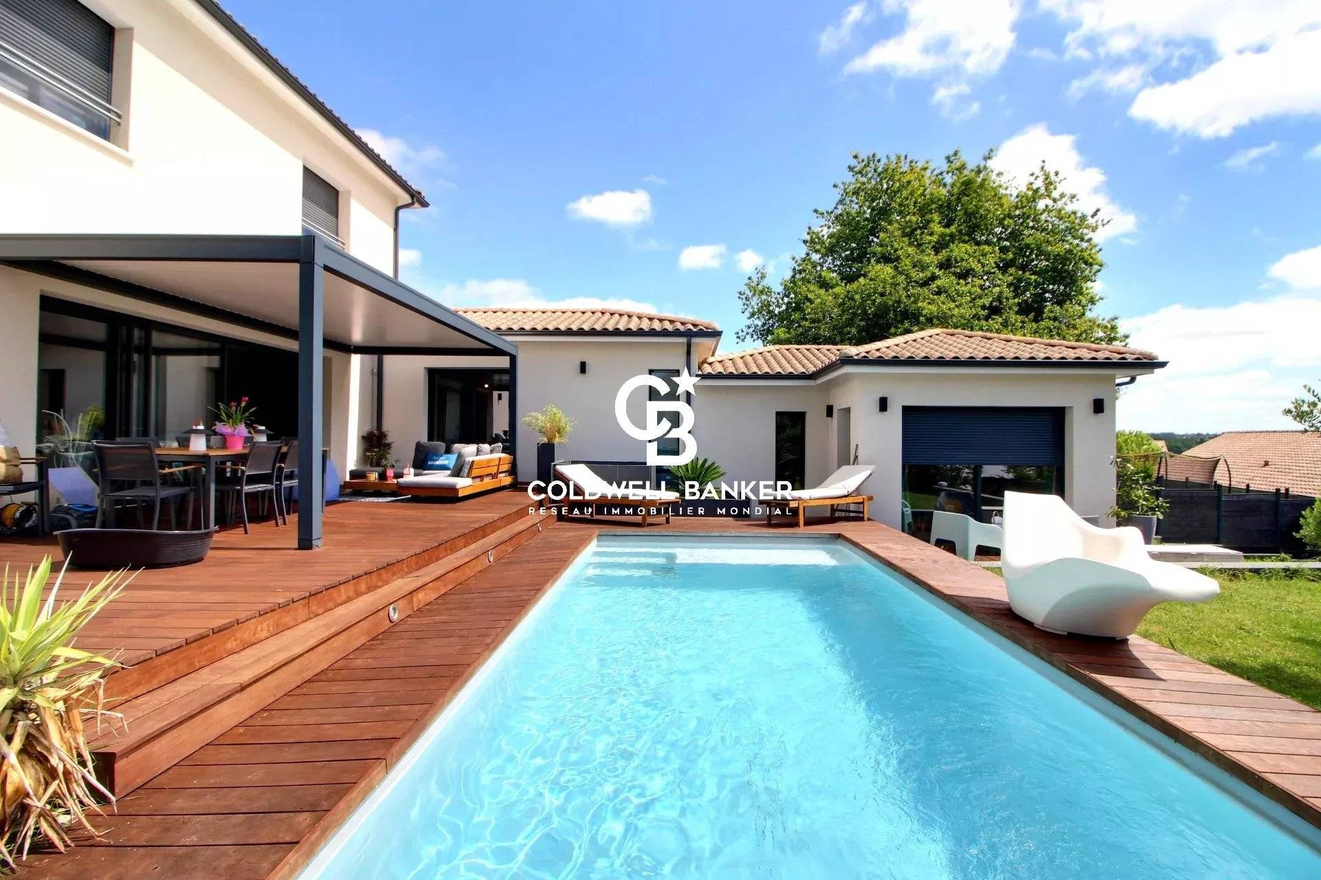 Maison à vendre à 30 minutes de Bordeaux, Montussan - 6 chambres, piscine et garage