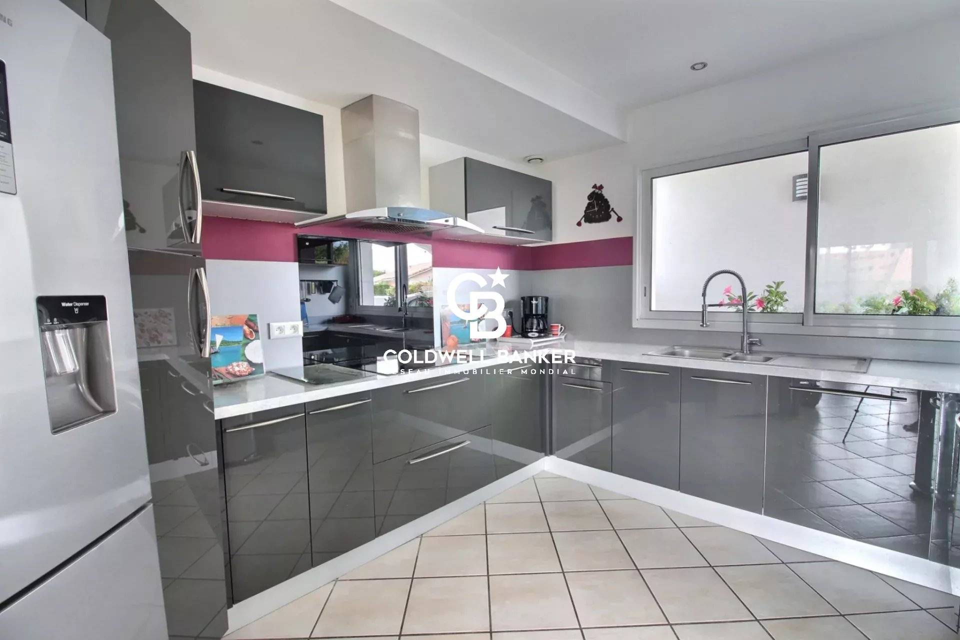 Maison à vendre à Biscarrosse – 140 m², jardin paysager et piscine