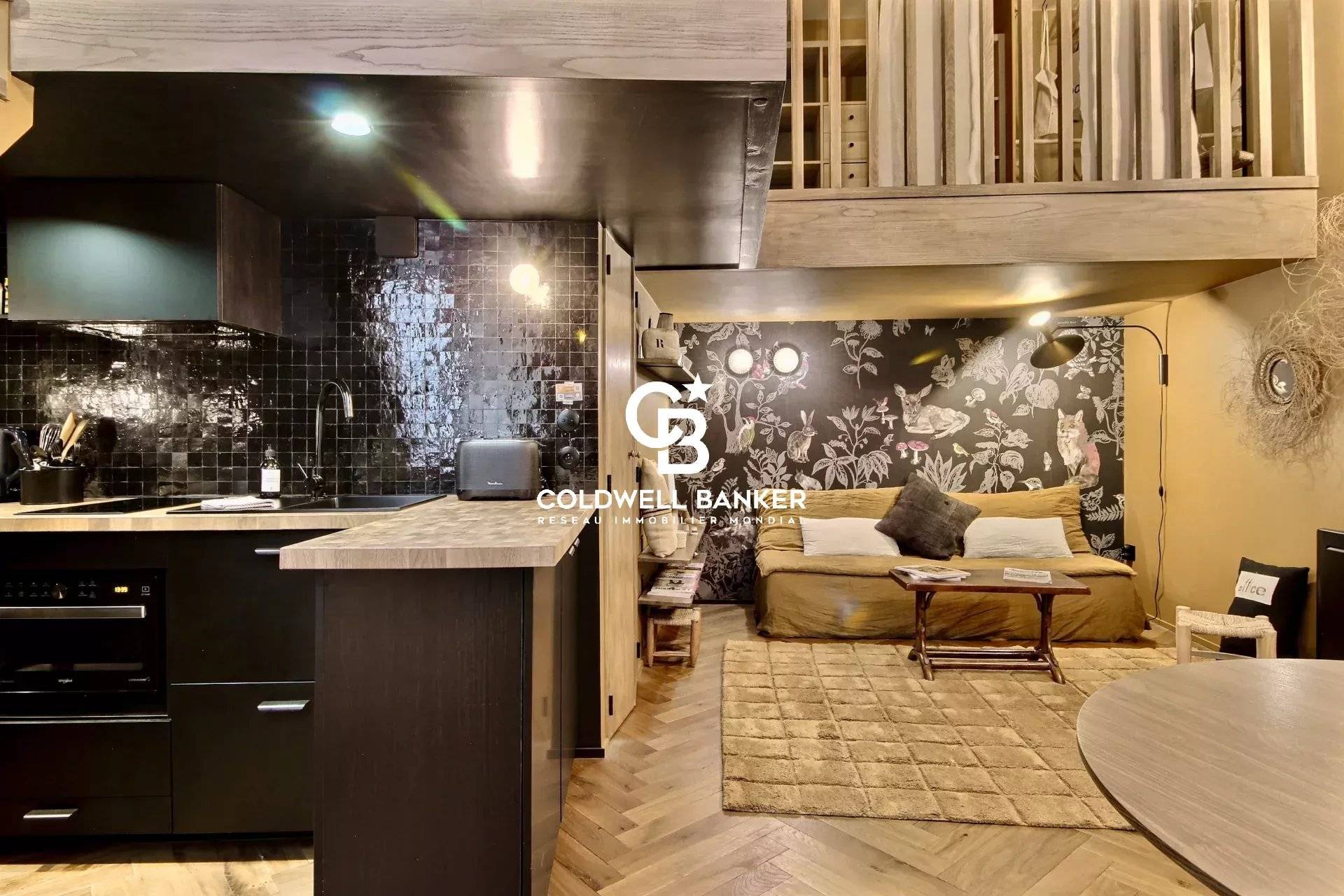 Appartement à vendre à Bordeaux place de la bourse - 37 m² rénové avec mezzanine dans hôtel particulier