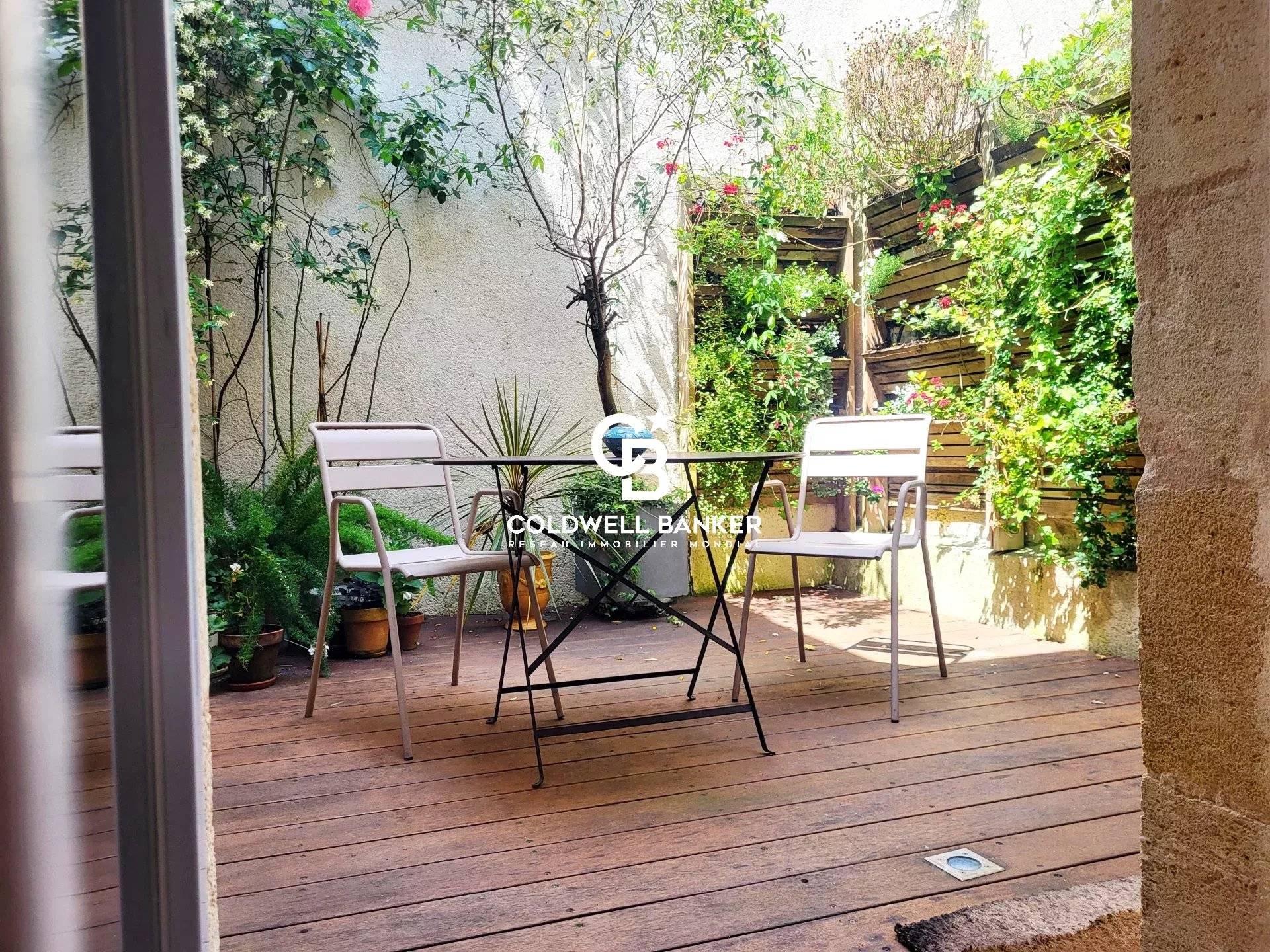 Appartement à vendre à Bordeaux – T4 rénové avec patio privé proche Jardin Public