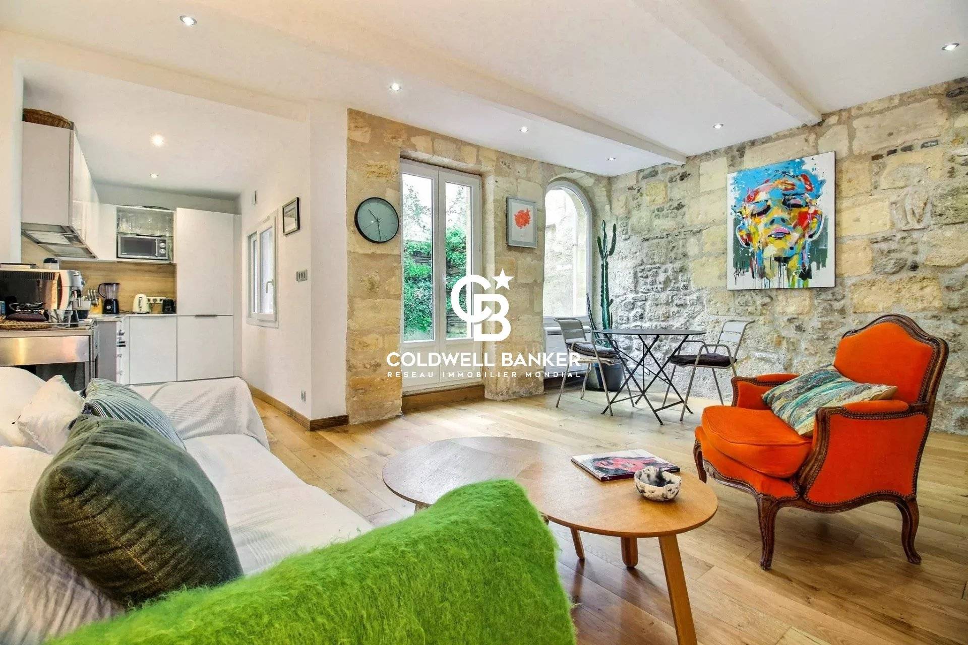 Appartement à vendre à Bordeaux – T4 rénové avec patio privé proche Jardin Public