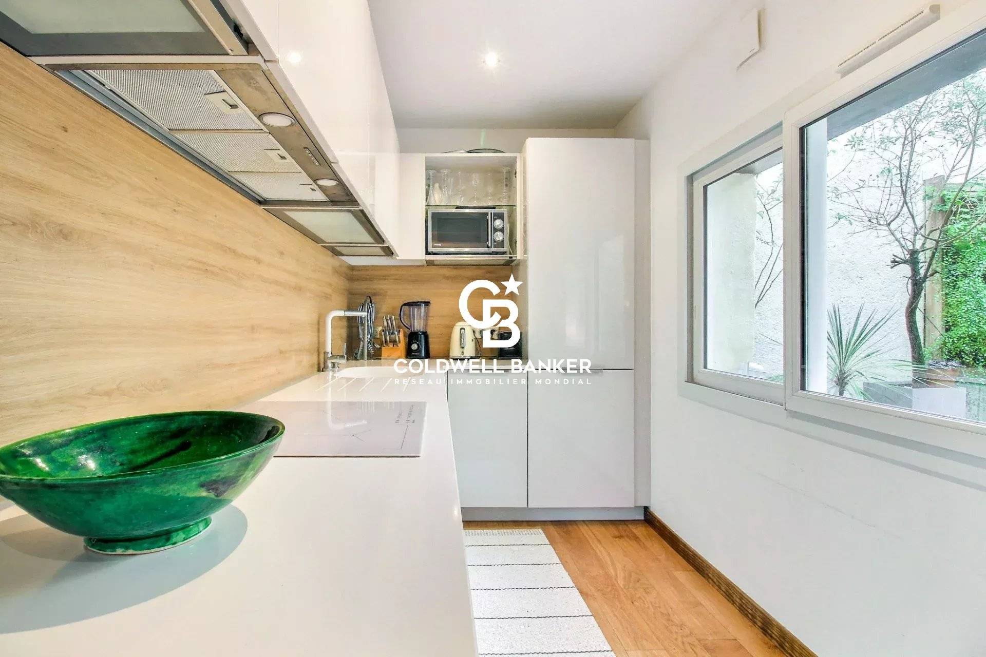 Appartement à vendre à Bordeaux – T4 rénové avec patio privé proche Jardin Public