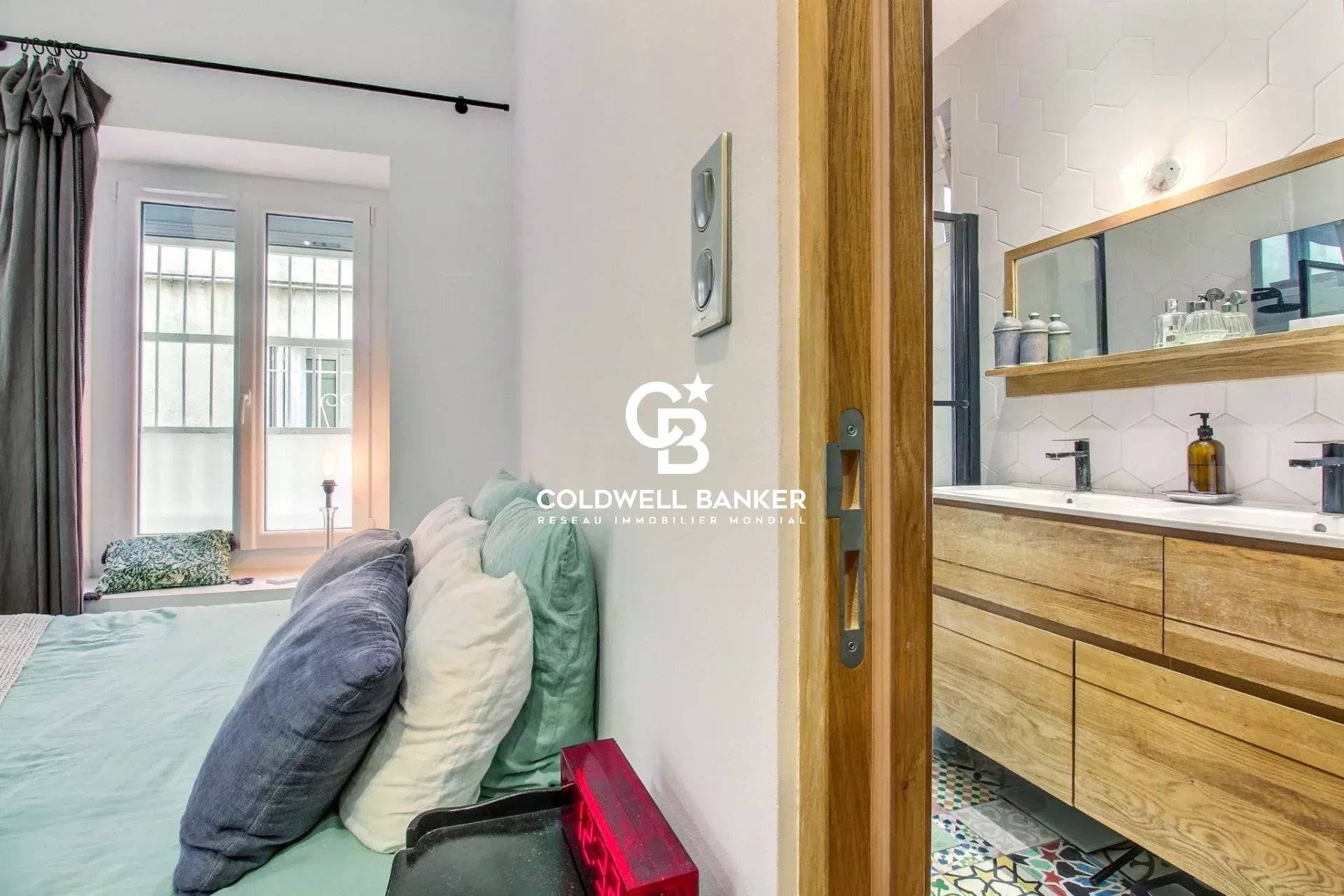 Appartement à vendre à Bordeaux – T4 rénové avec patio privé proche Jardin Public