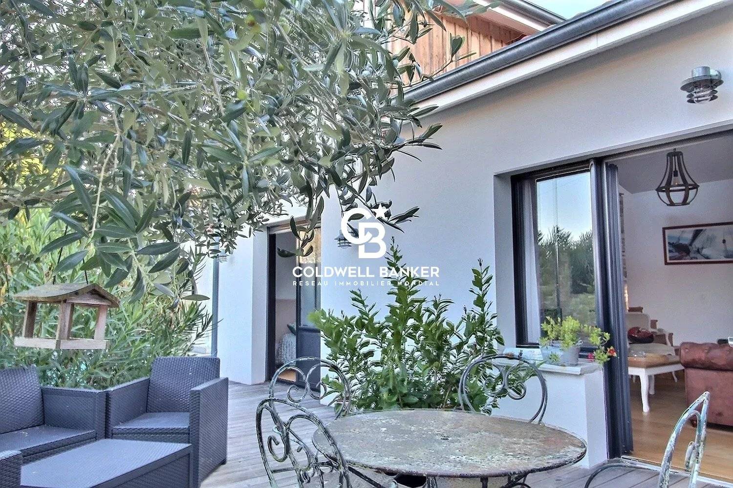 Maison à vendre à Andernos-les-Bains – ensemble immobilier modulable avec studio et cabinet, proche centre