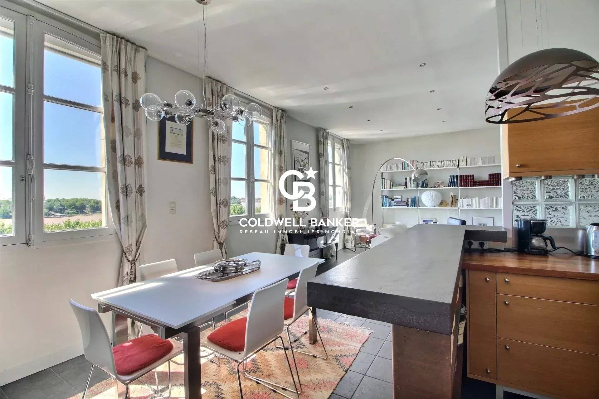 Appartement à vendre à Bordeaux Chartrons - vue Garonne, 3 chambres, 2 parkings 