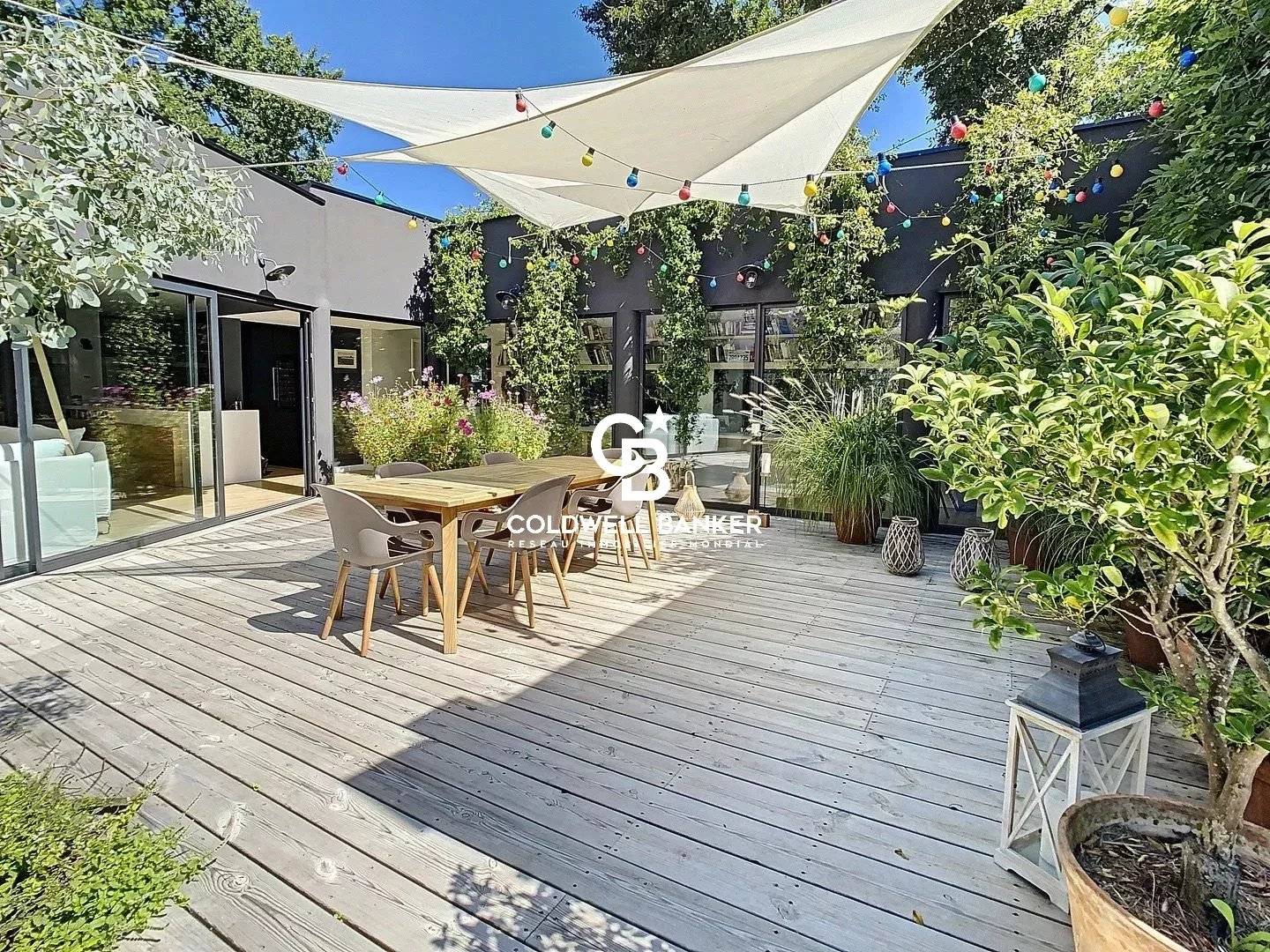 Maison à vendre à Pyla-sur-Mer – villa rénovée de 220 m² avec 5 suites, piscine et jardin paysagé