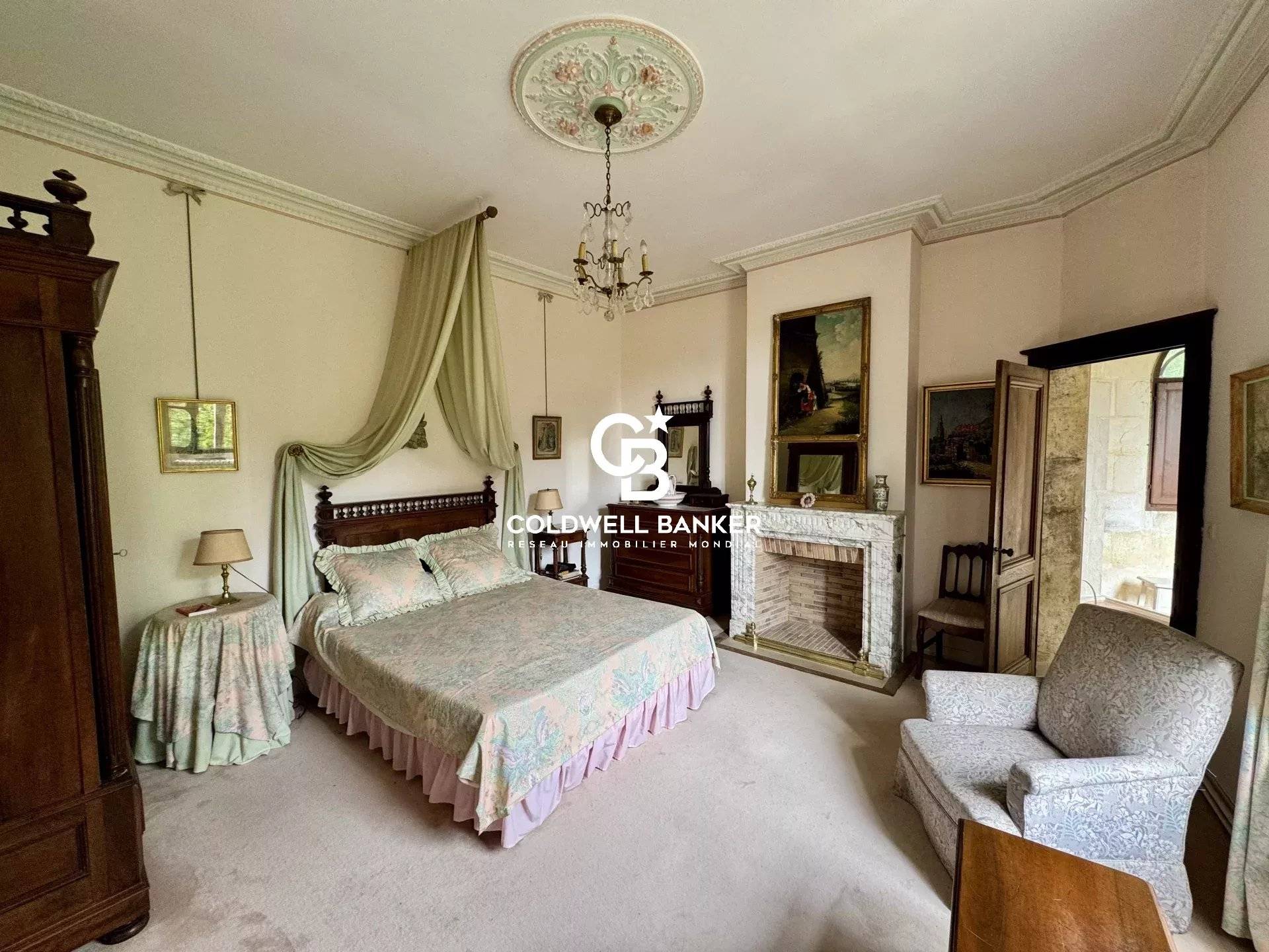 Propriété à vendre à 15 km de Bordeaux – parc, piscine et dépendances