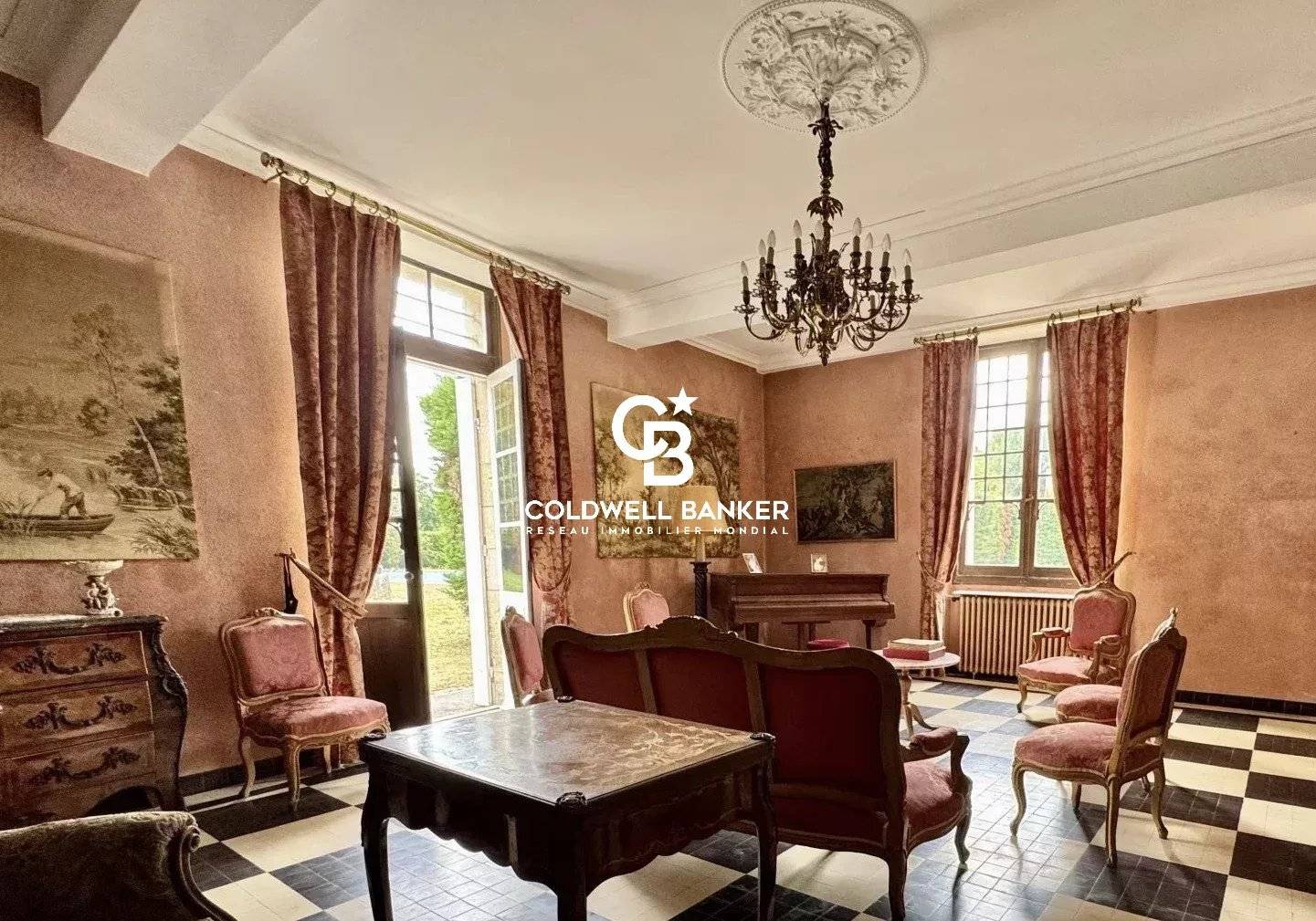 Propriété à vendre à 15 km de Bordeaux – parc, piscine et dépendances