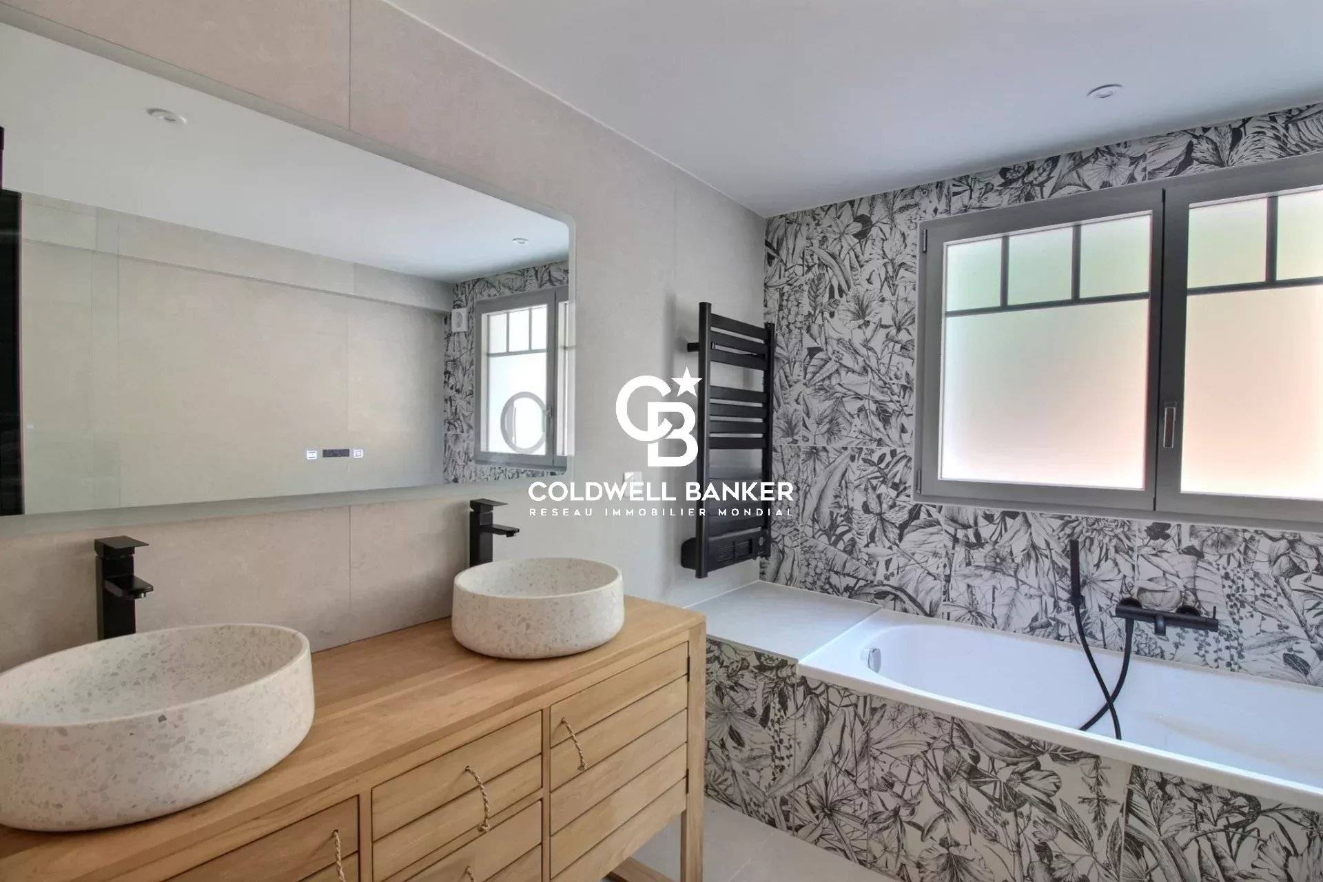 Maison à vendre à Arcachon – maison basco-landaise rénovée, 4 chambres, dépendance, jardin paysager