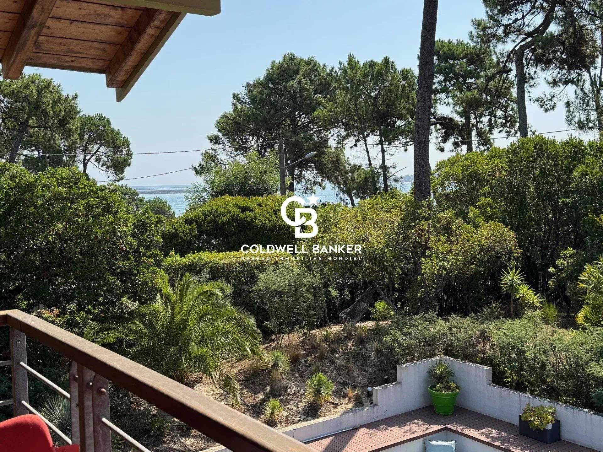 Maison à vendre au Cap Ferret – grande villa familiale de 300 m² avec piscine et aperçu Bassin