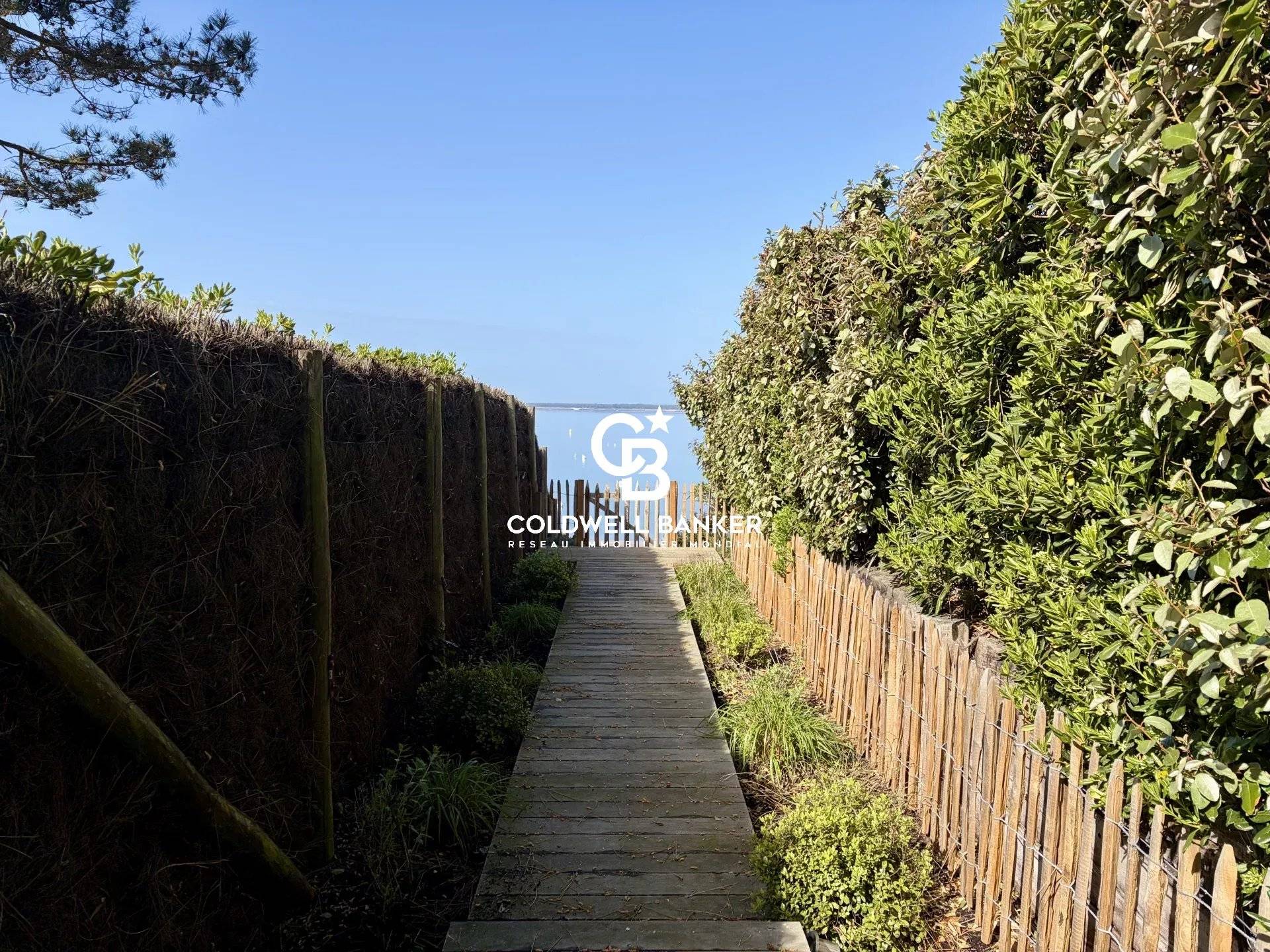 Maison à vendre à Pyla-sur-Mer – contemporaine, vue imprenable en première ligne et 4 suites