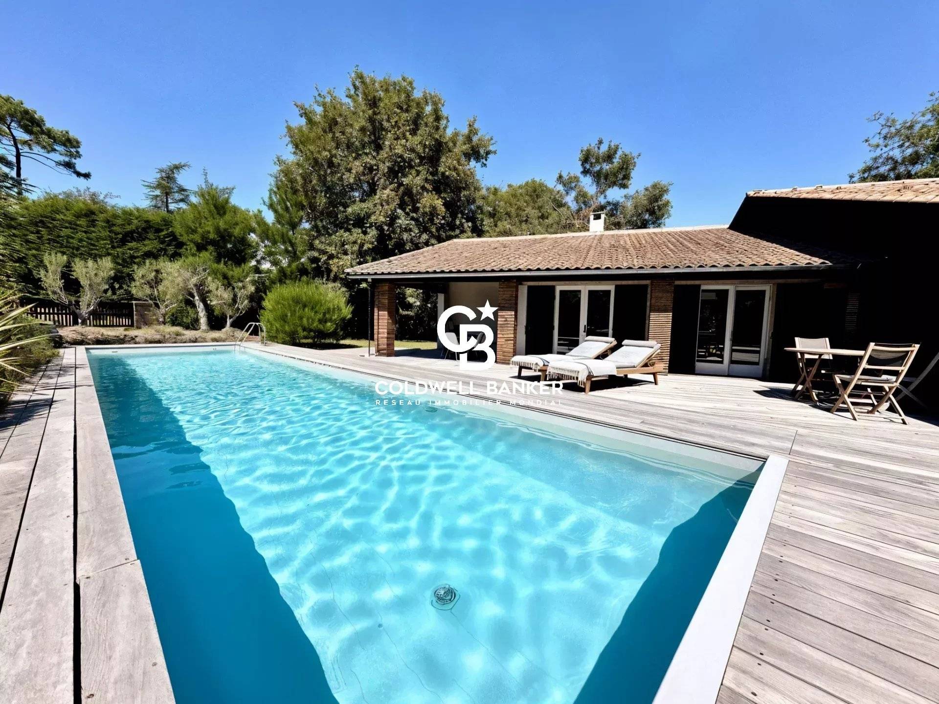Maison à vendre à Taussat – Villa rénovée avec piscine et studio d’amis proche du Bassin