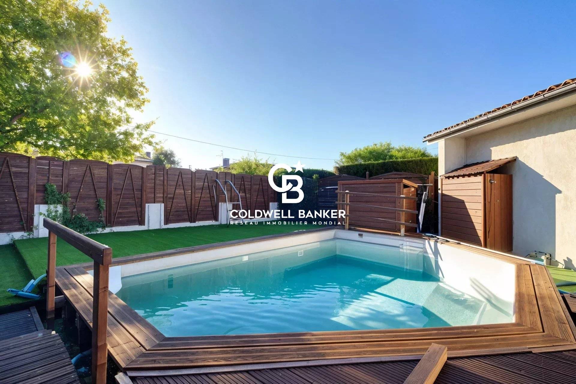 Maison à vendre à Caudéran – plain-pied avec jardin, piscine et stationnements