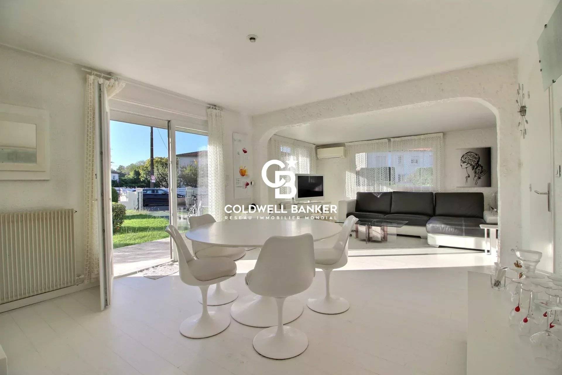 Maison à vendre à Caudéran – plain-pied avec jardin, piscine et stationnements