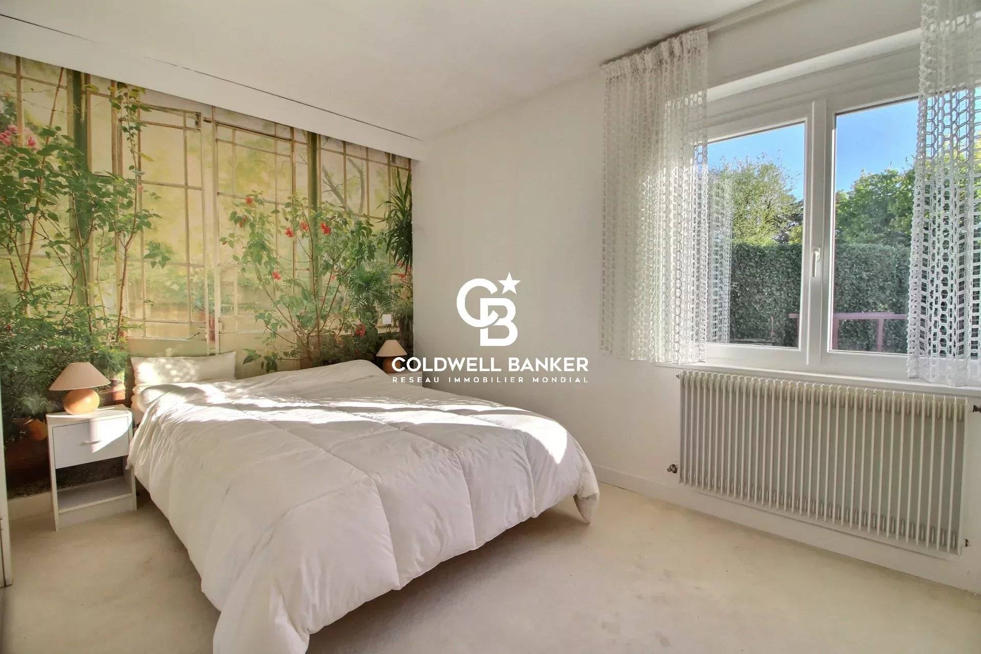 Maison à vendre à Caudéran – plain-pied avec jardin, piscine et stationnements