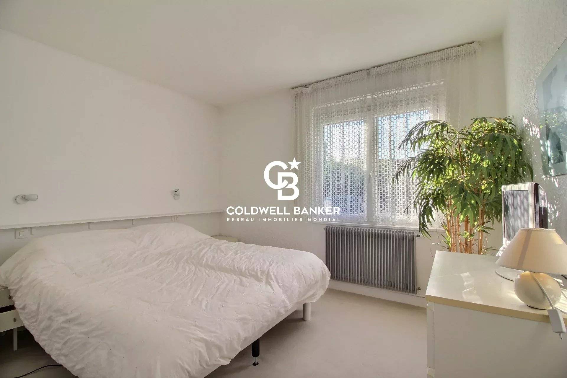 Maison à vendre à Caudéran – plain-pied avec jardin, piscine et stationnements