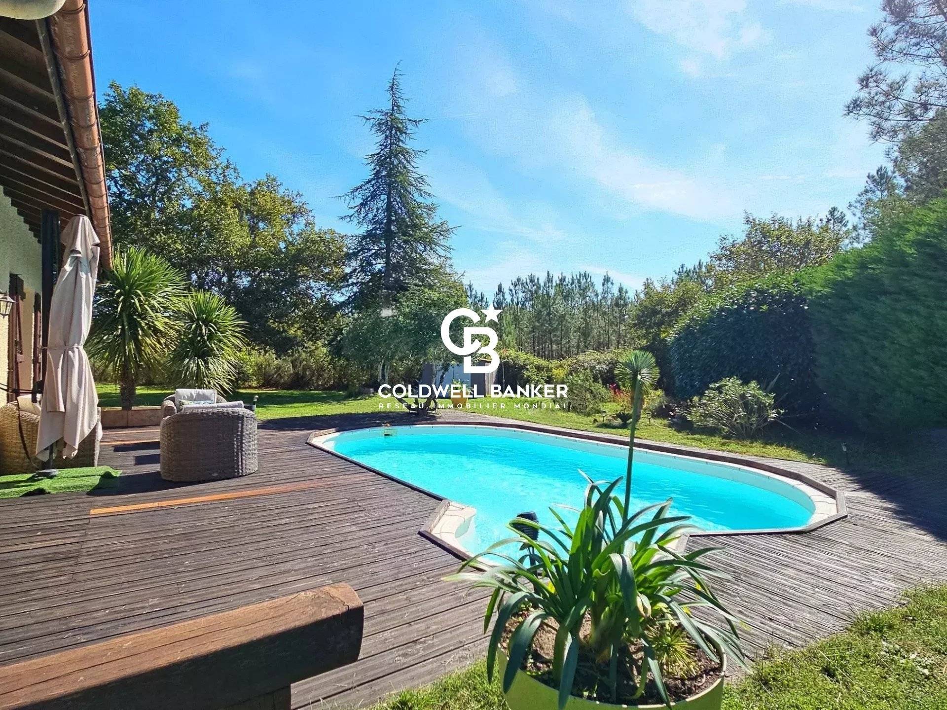 Maison à vendre à Parentis-en-Born – néo-Landaise rénovée avec piscine et grand jardin arboré