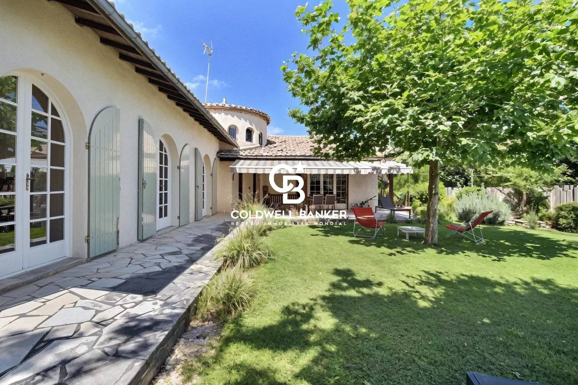 Maison à vendre à Taussat – plain-pied de 162 m² avec aperçu bassin, grand jardin et garage