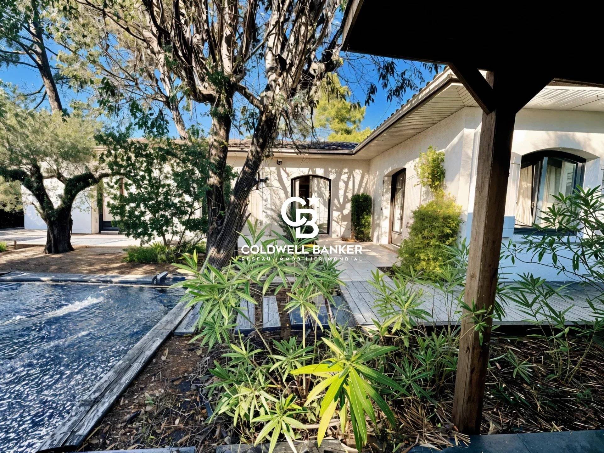 Maison à vendre à Piquey – villa de plain-pied rénovée avec 5 chambres, piscine et jardin paysager de 1 200 m²