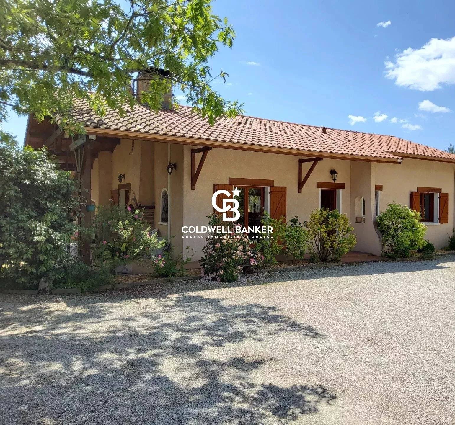 Maison à vendre à Sanguinet – havre de paix proche du lac avec grand jardin arboré et garage