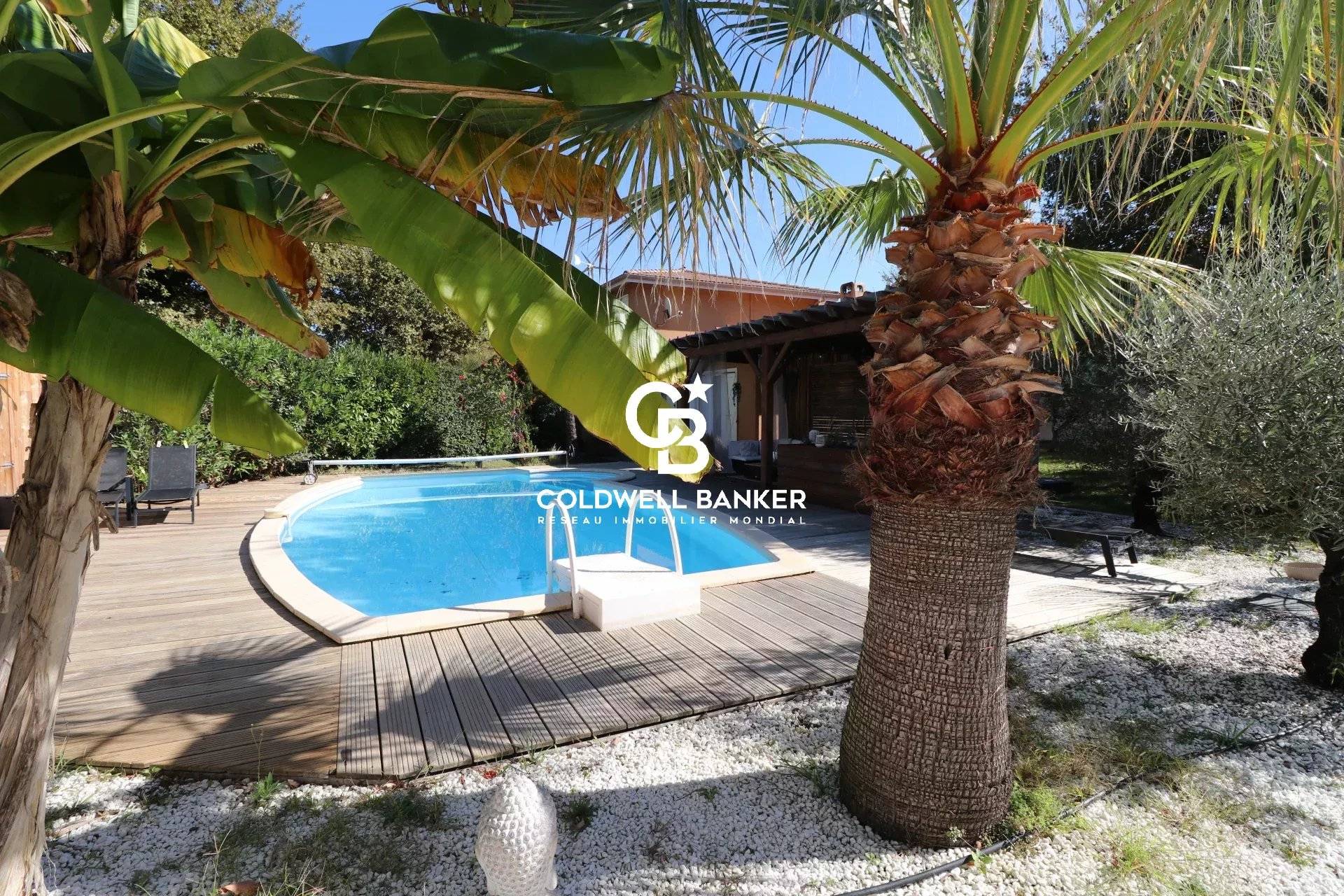 Maison à vendre à Gujan-Mestras – avec 5 chambres, piscine et 1100 m² de terrain arboré