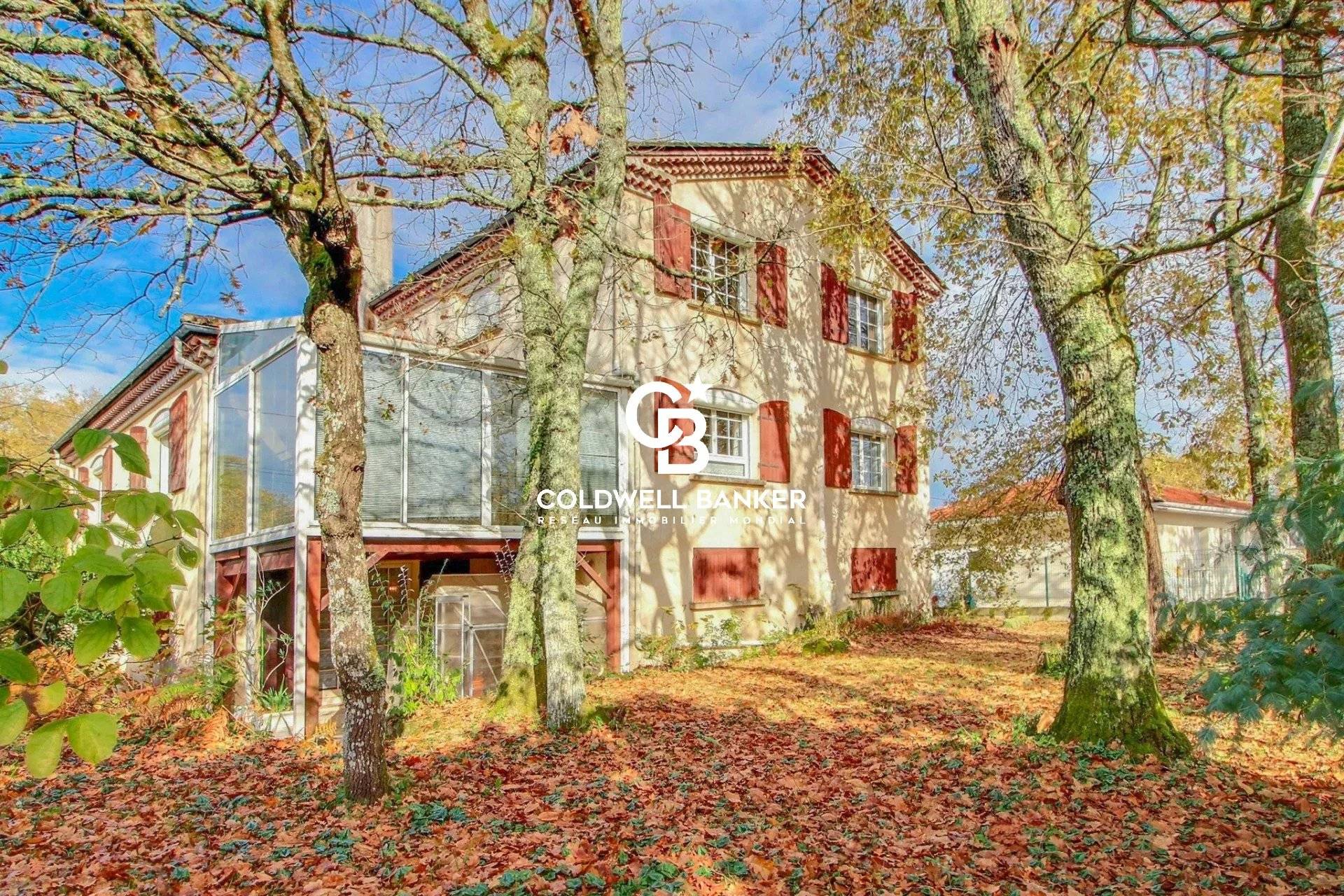 Maison à vendre à Léognan – grande familiale à rénover avec 6 chambres et jardin arboré