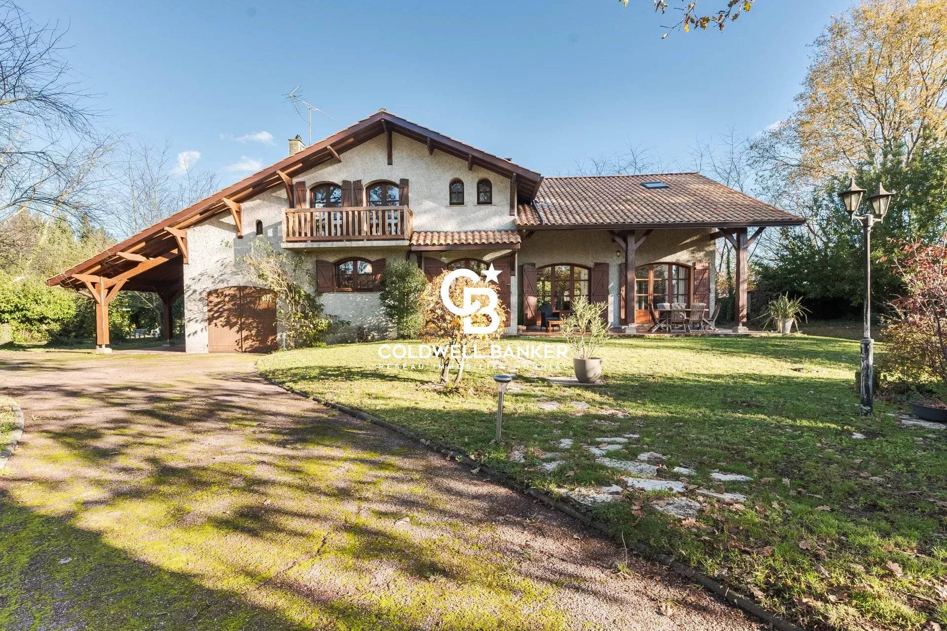Maison à vendre à Le Haillan – parc arboré, vaste séjour cathédrale et 4 chambres