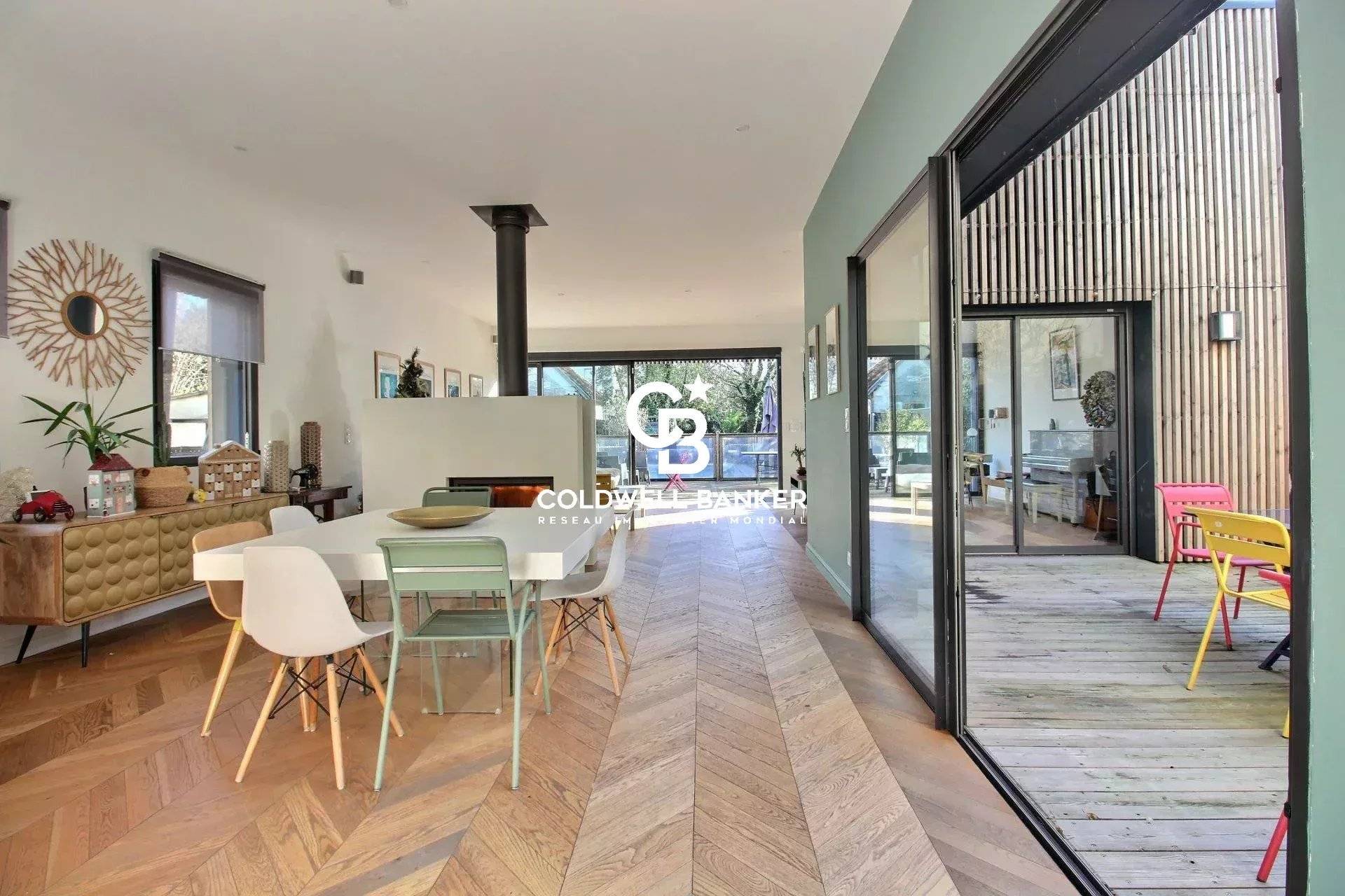 Maison à vendre à Bordeaux – parc Bordelais, 6 chambres, jardin avec piscine et stationnement