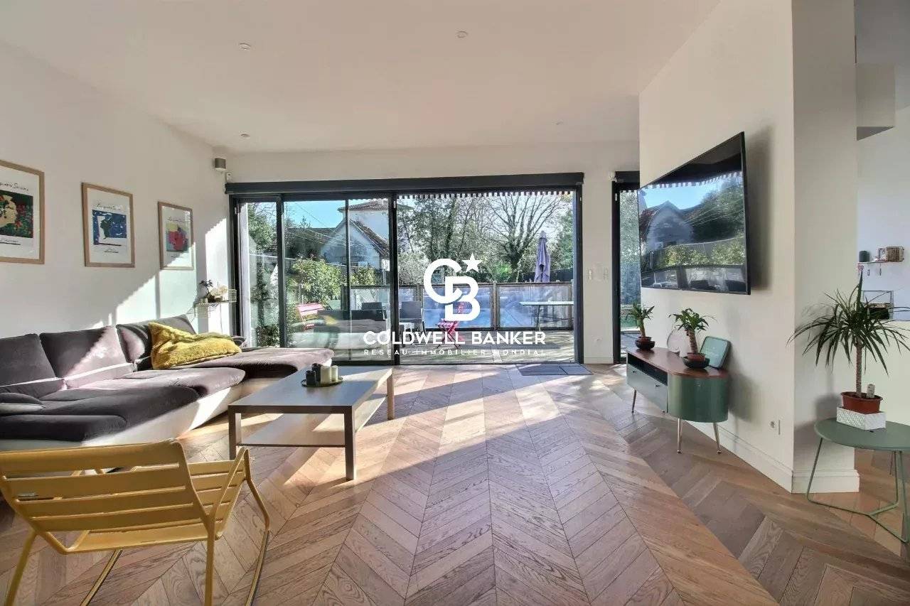 Maison à vendre à Bordeaux – parc Bordelais, 6 chambres, jardin avec piscine et stationnement