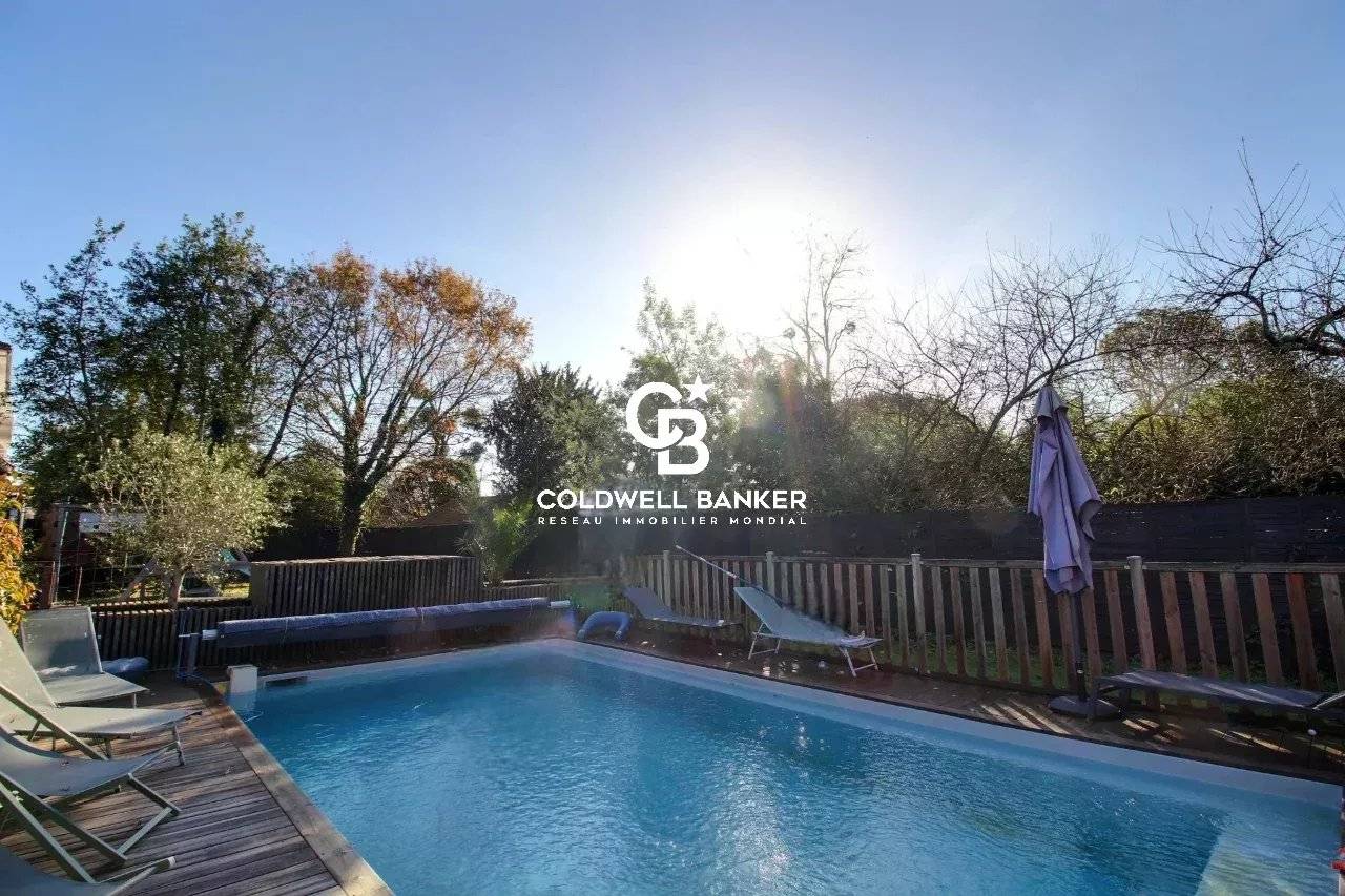 Maison à vendre à Bordeaux – parc Bordelais, 6 chambres, jardin avec piscine et stationnement