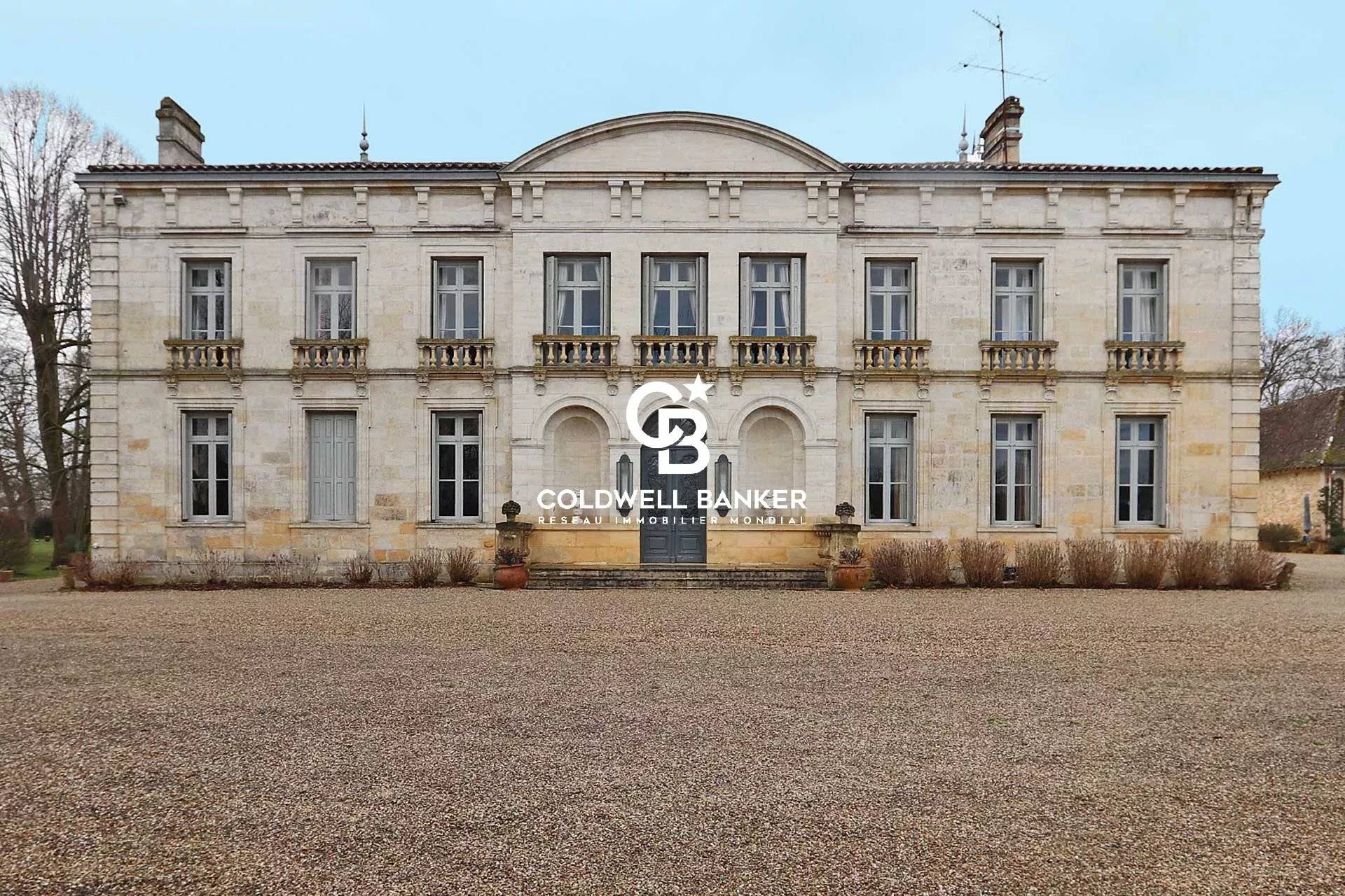 Château à vendre Bergerac - en bord de Dordogne avec parc, piscine et île privée