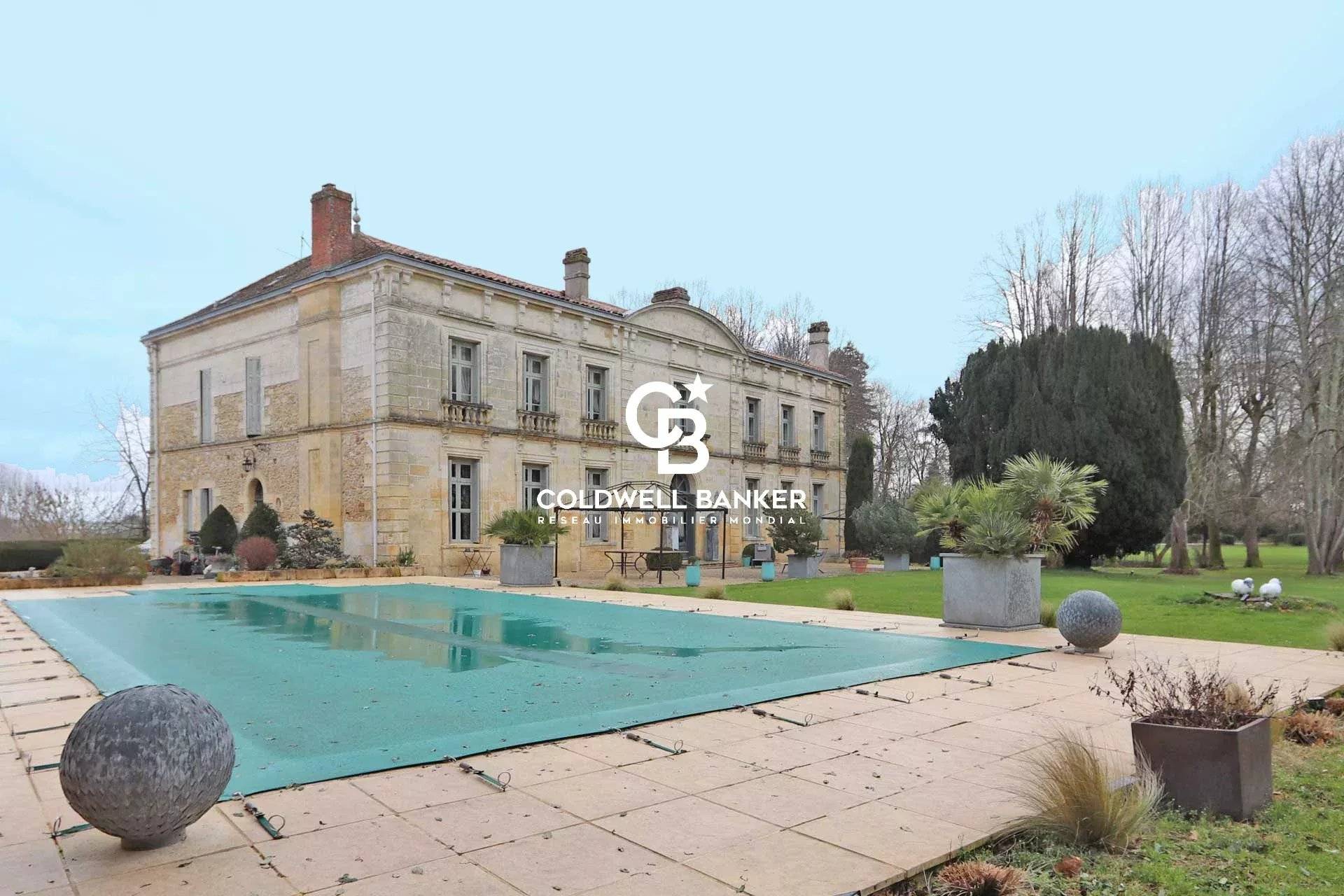 Château à vendre Bergerac - en bord de Dordogne avec parc, piscine et île privée