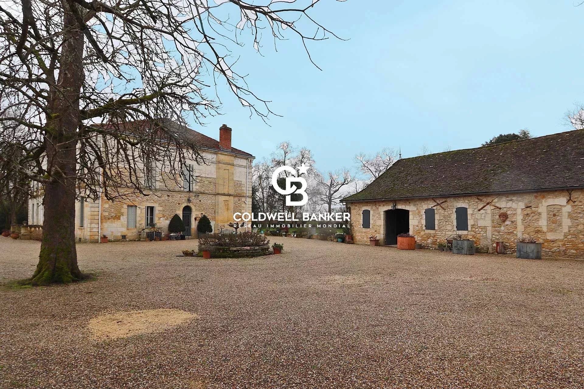 Château à vendre Bergerac - en bord de Dordogne avec parc, piscine et île privée
