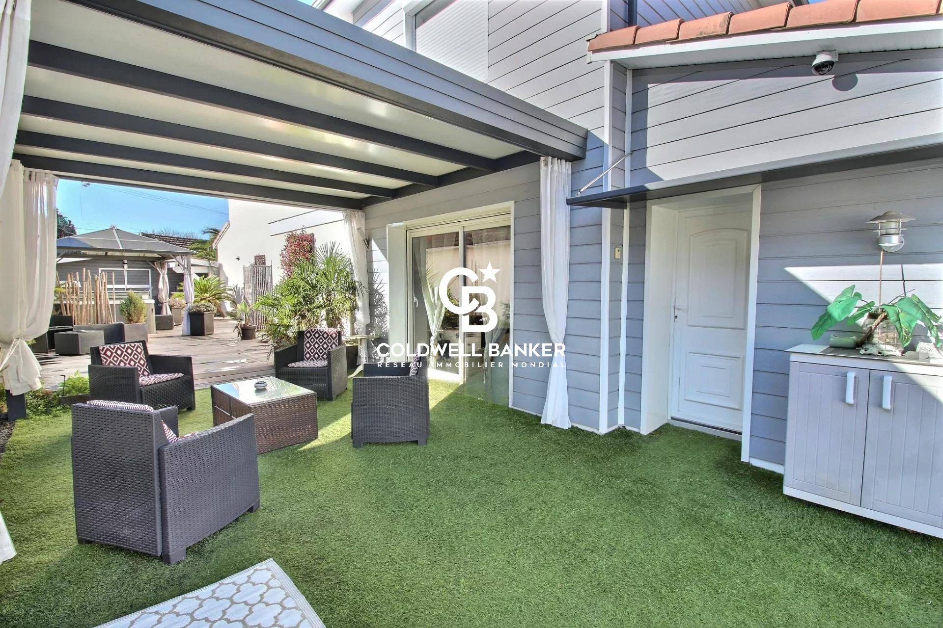 Maison à vendre à La Teste-de-Buch – contemporaine avec jardin et terrasses