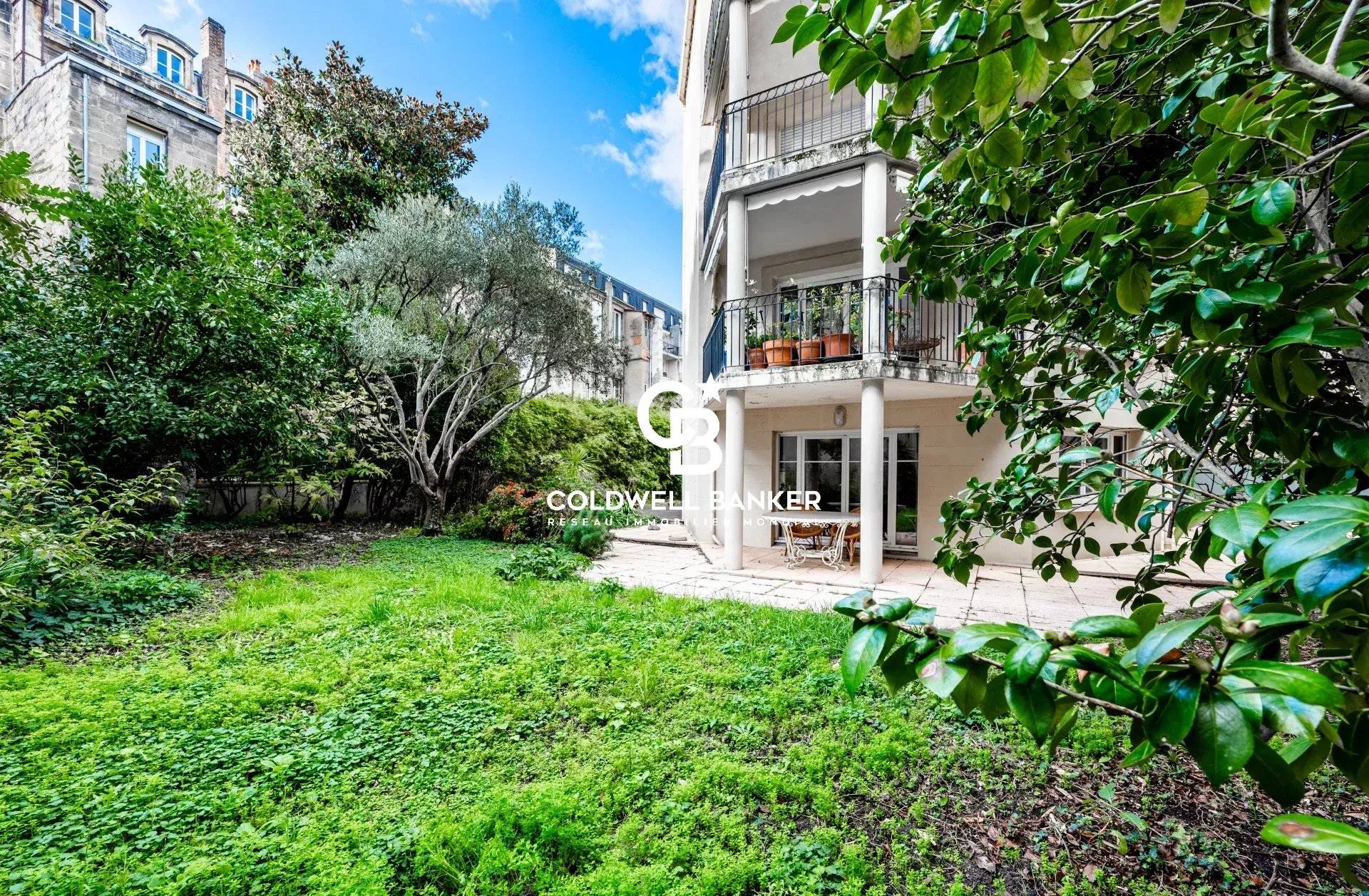 Appartement à vendre à Bordeaux – rare T3/T4 avec jardin de 395 m², triple exposition et parking