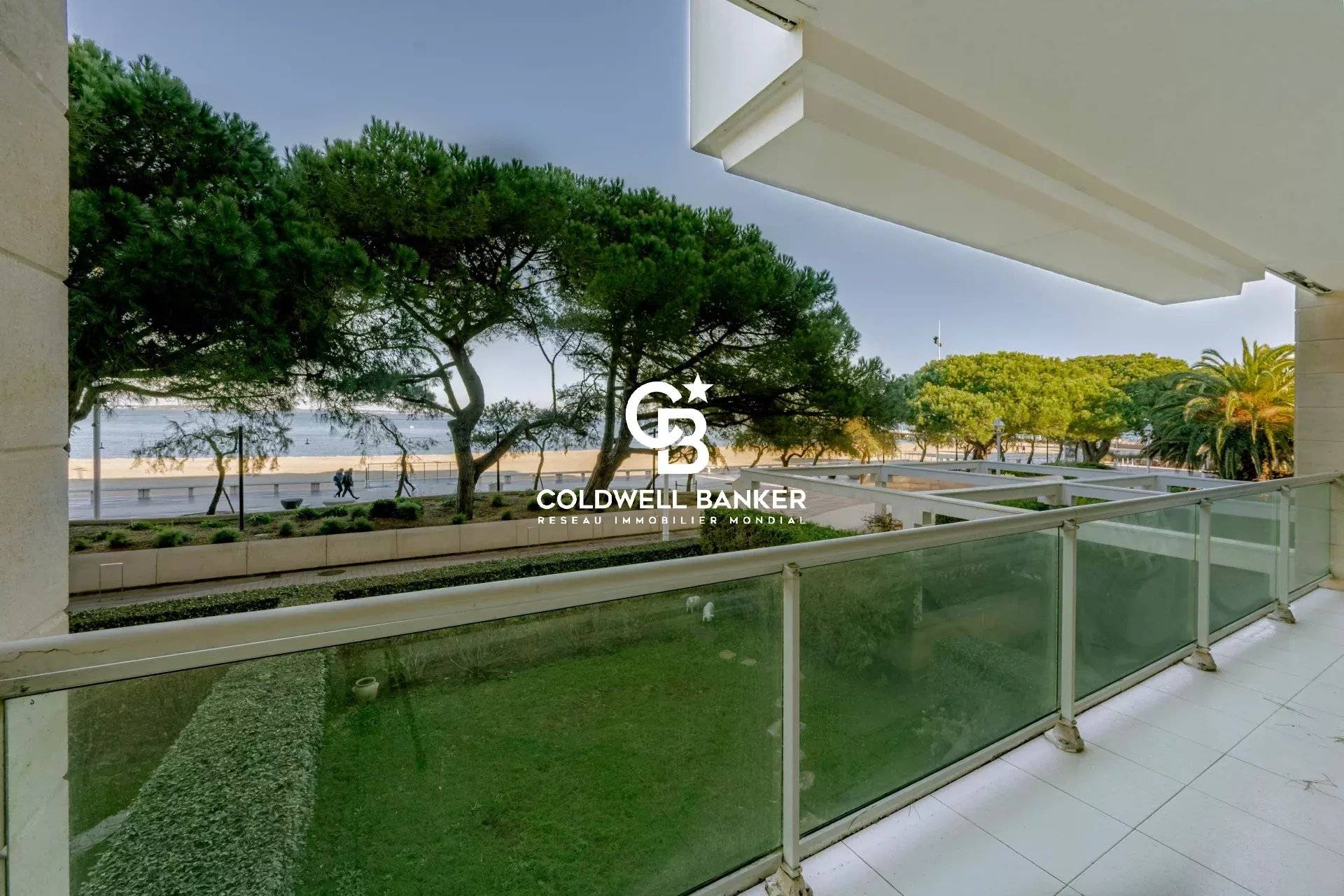 Appartement à vendre Arcachon – T2 face au Bassin avec loggia vue mer, parkings et cave