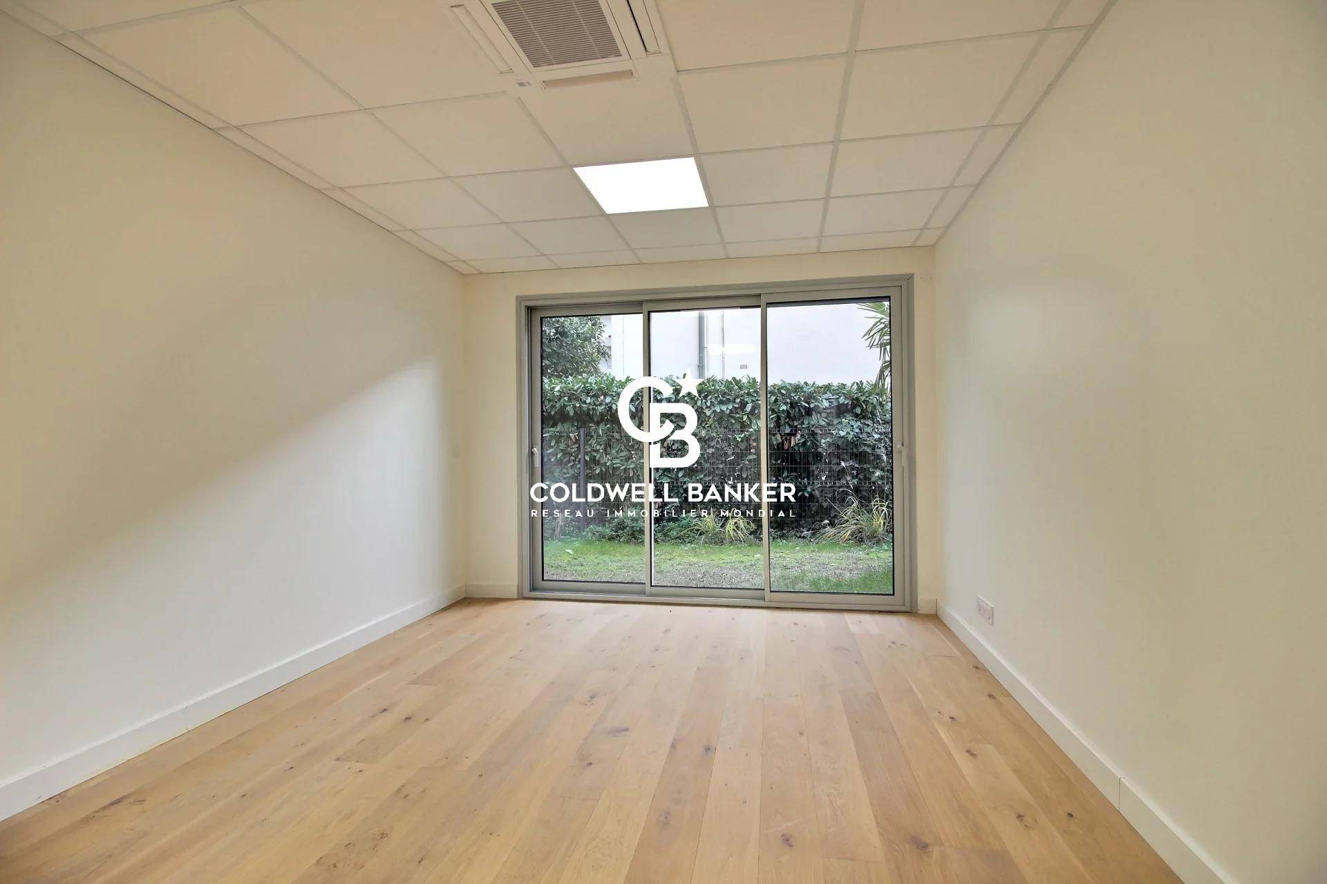 Local professionnel à vendre à Arcachon – hyper centre, visibilité et jardin privatif