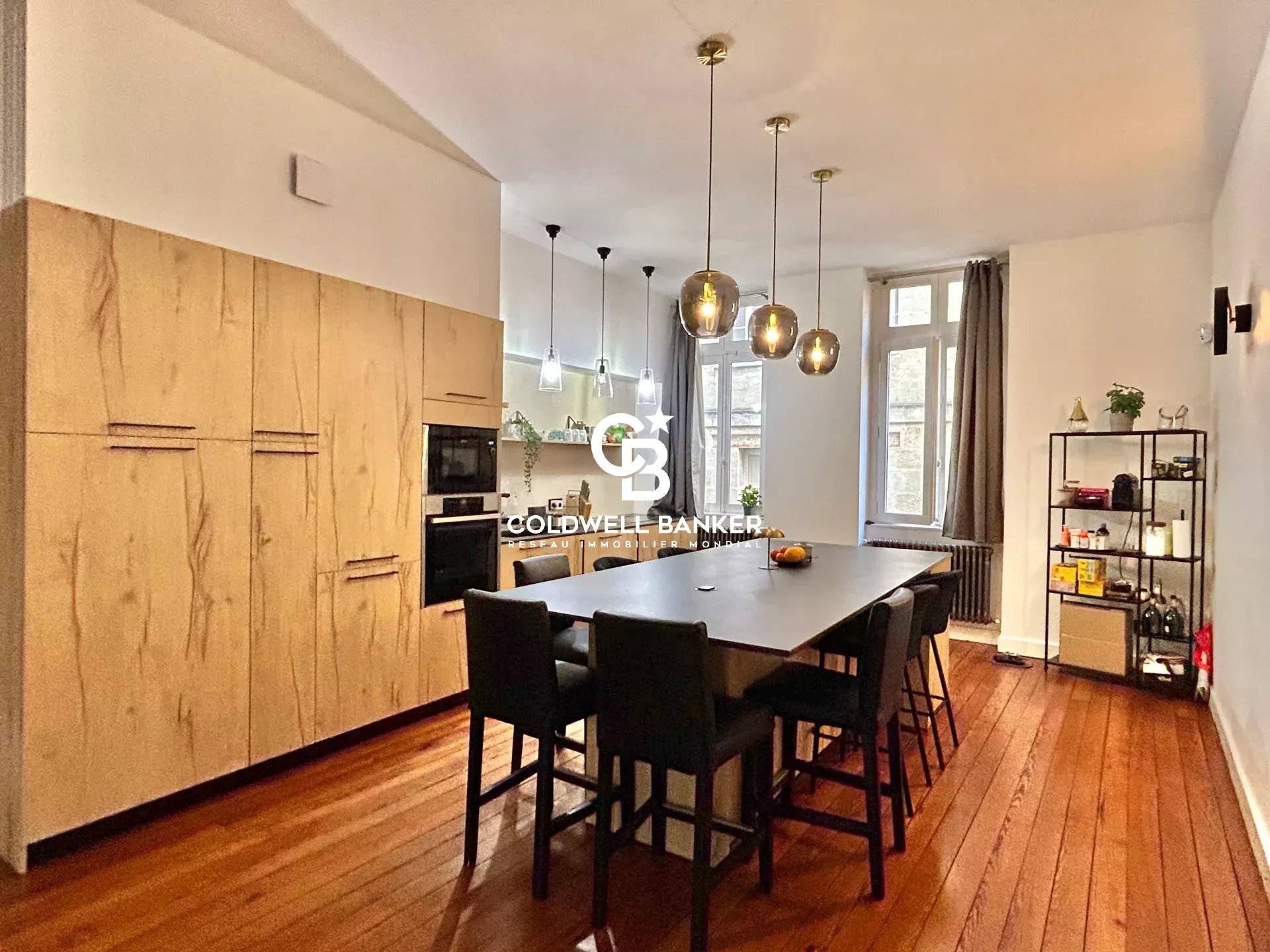 Appartement à vendre à Bordeaux Grand Théâtre – T4 rénové, ascenseur et 3 chambres en plein centre